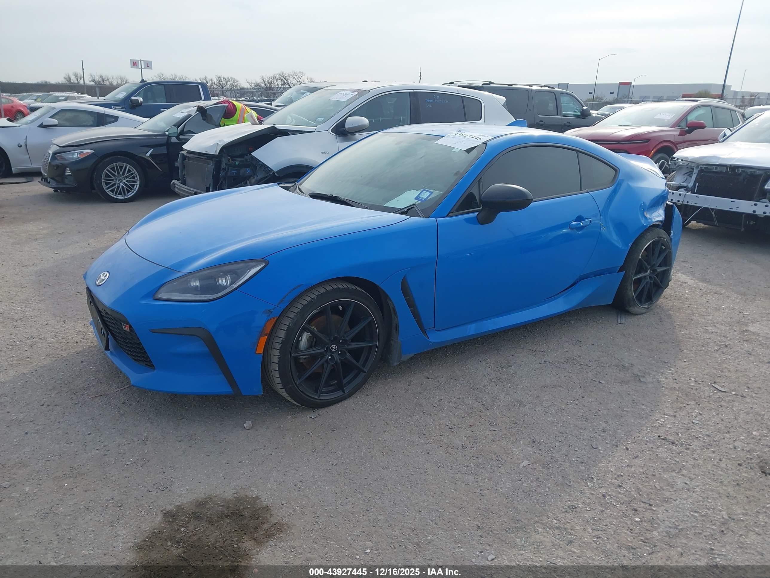 TOYOTA GR86 image 2