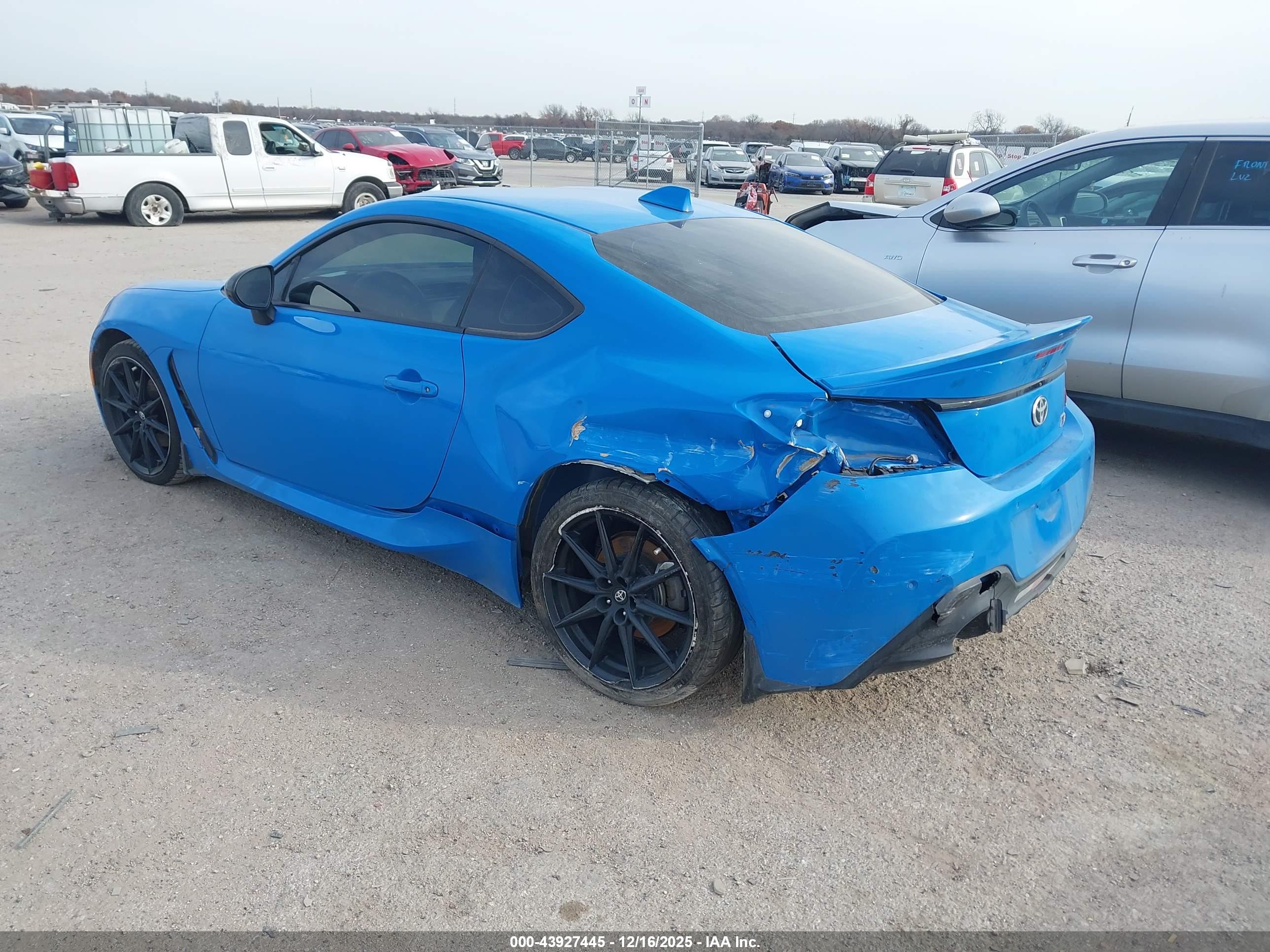 TOYOTA GR86 image 3