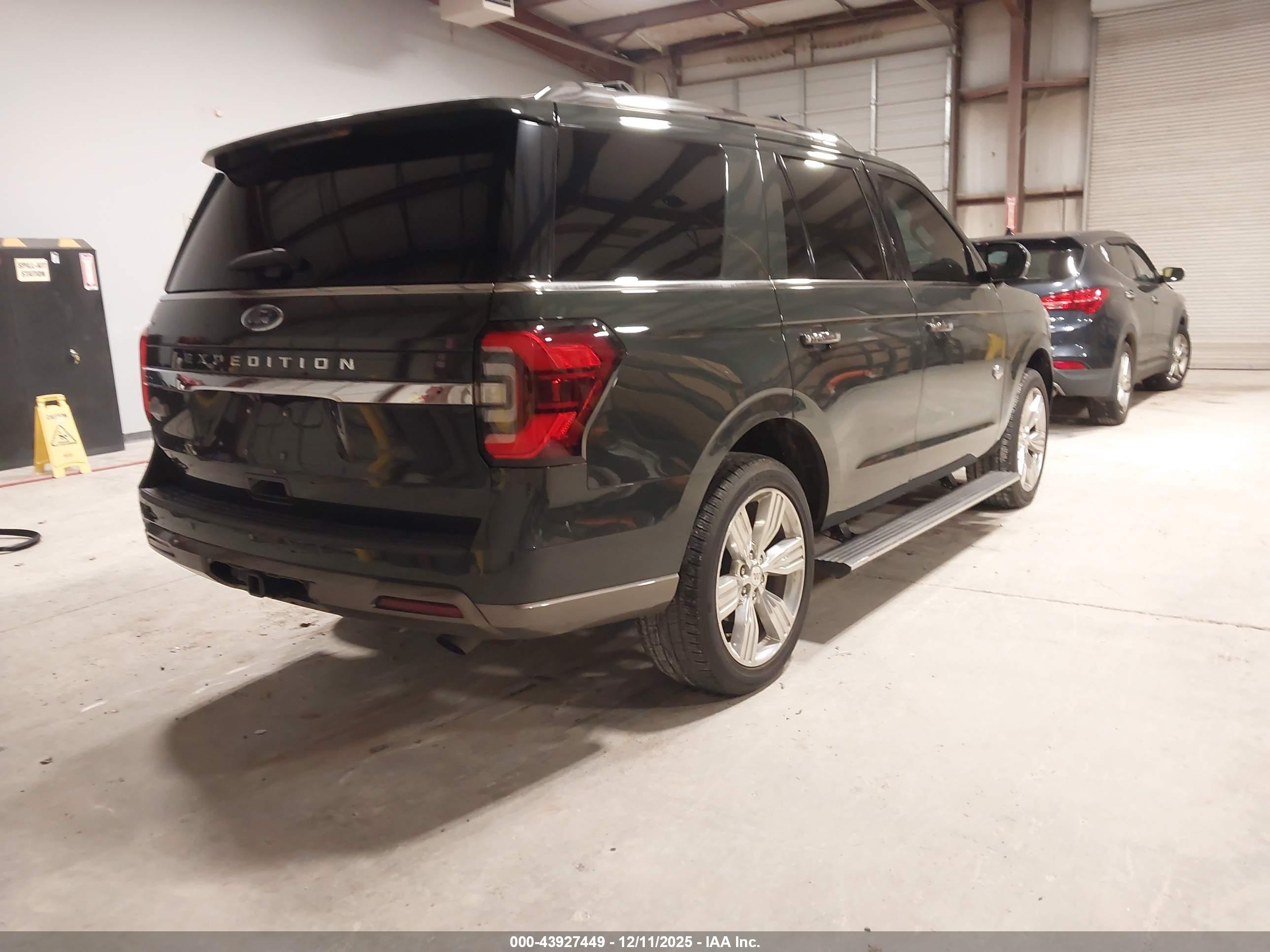 FORD EXPEDITION image 4
