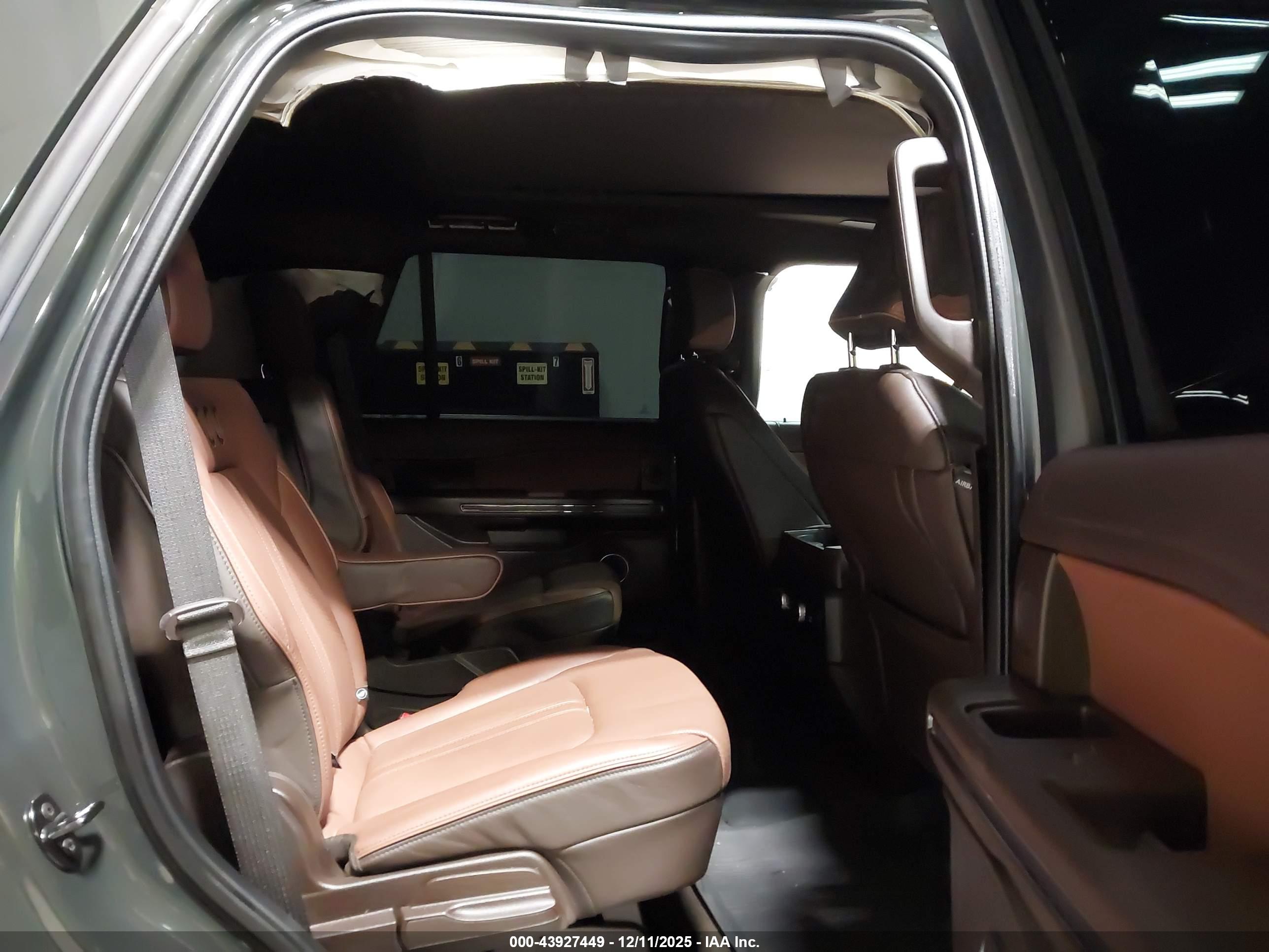 FORD EXPEDITION image 8