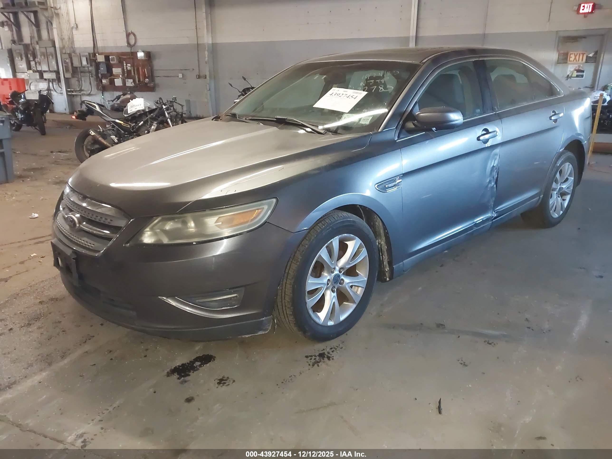 FORD TAURUS image 2