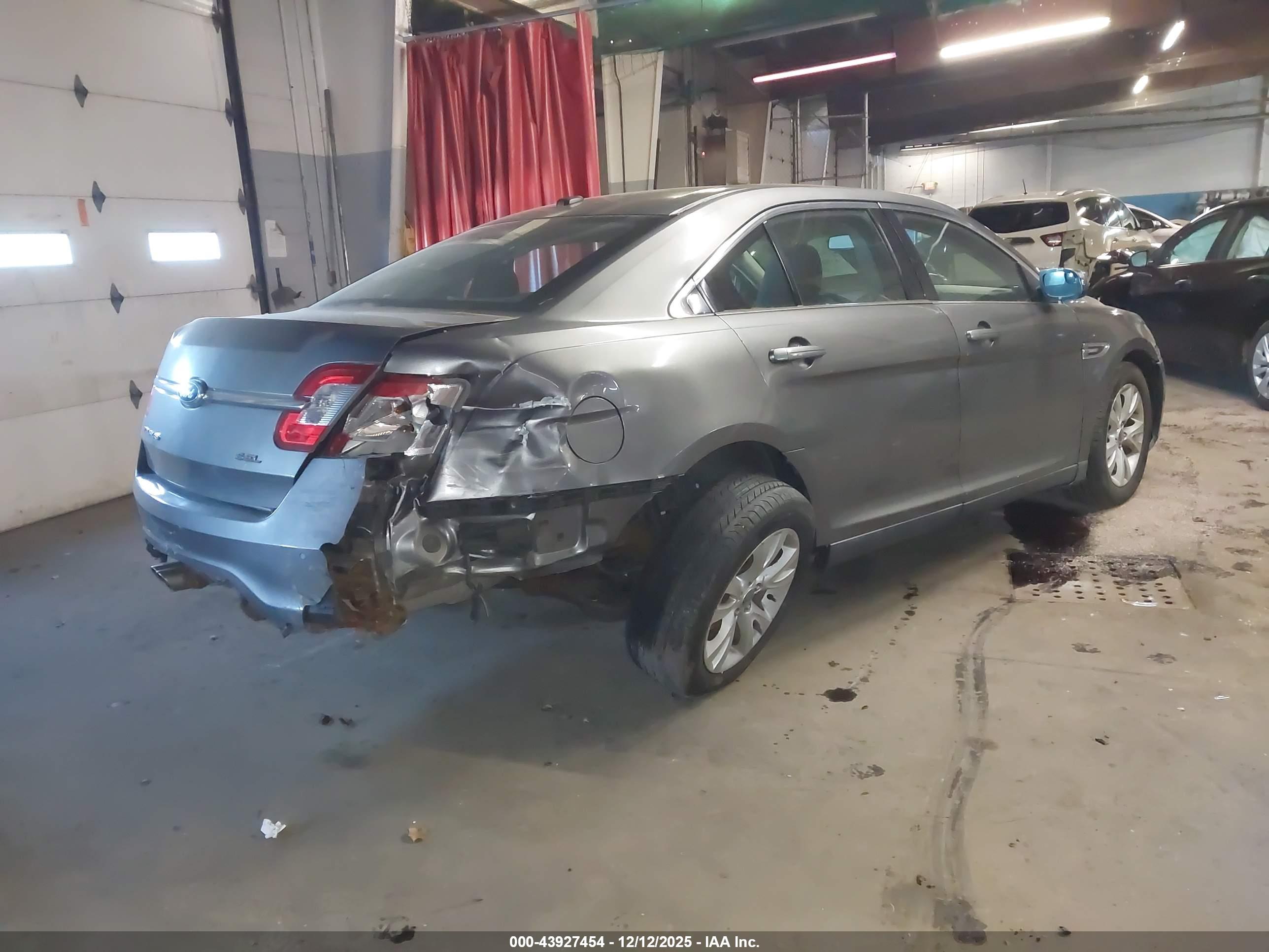 FORD TAURUS image 4