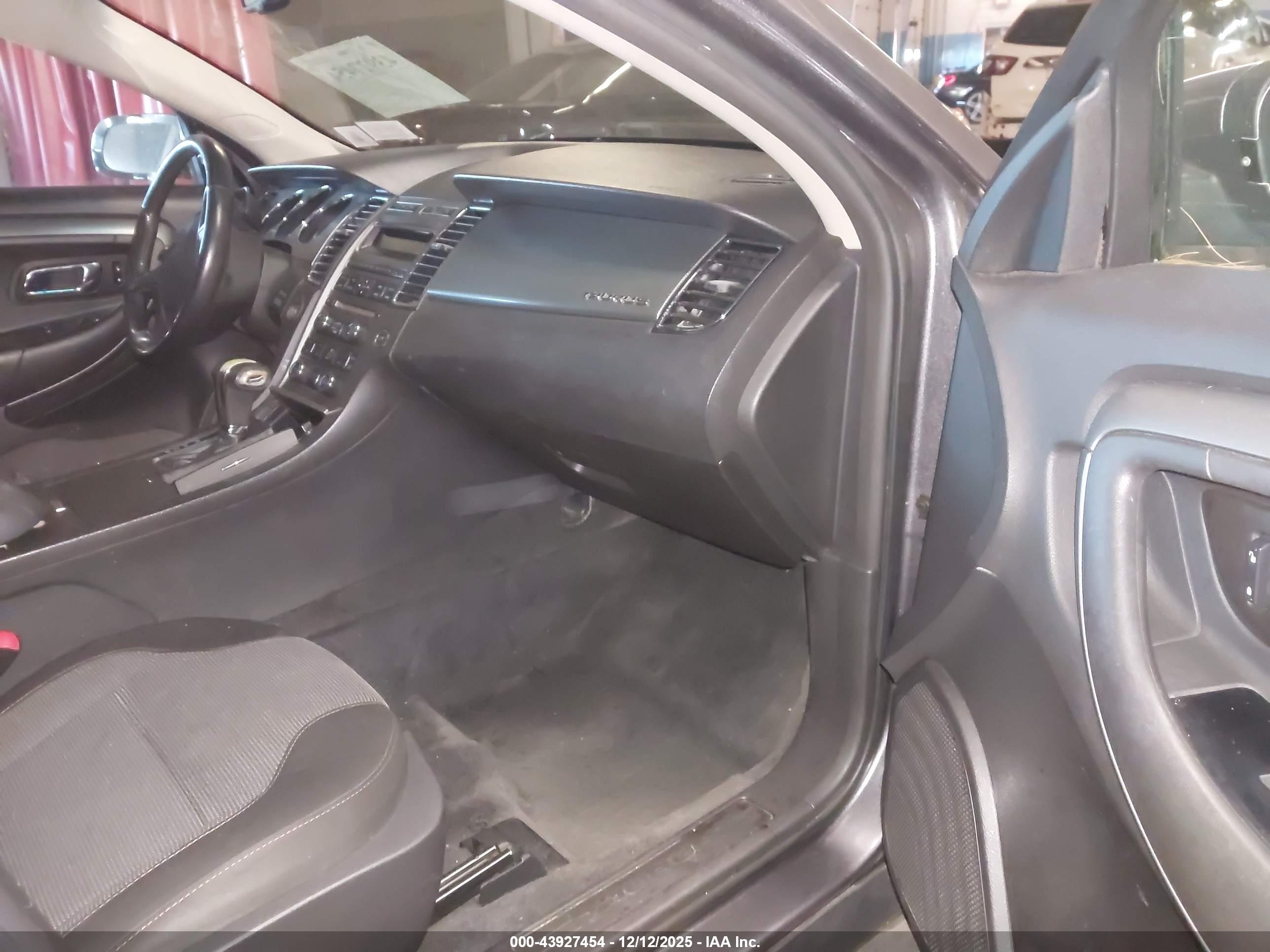 FORD TAURUS image 5