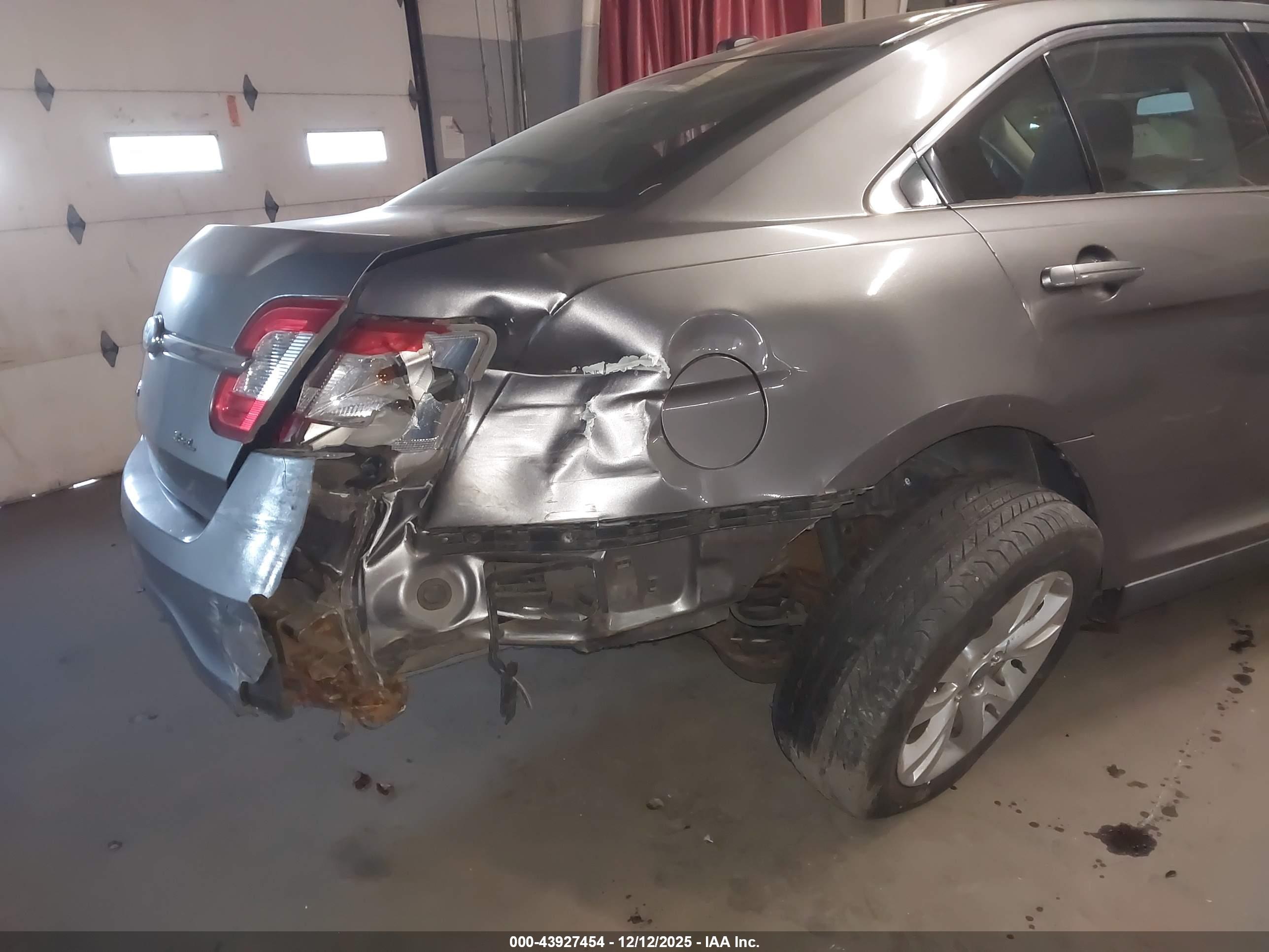 FORD TAURUS image 6