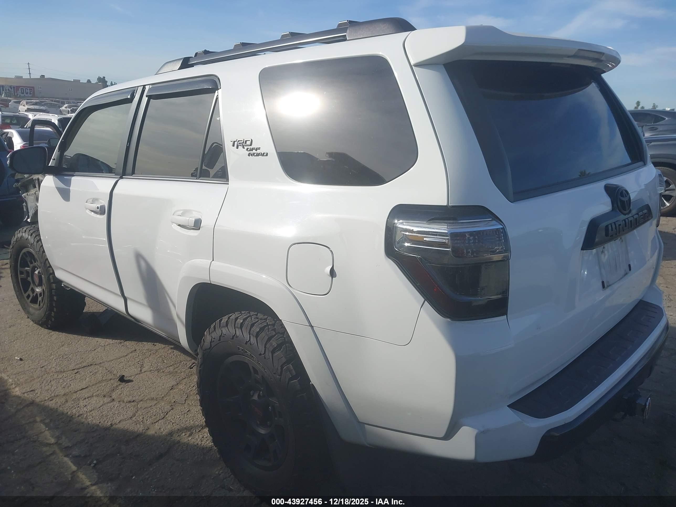 TOYOTA 4RUNNER image 3