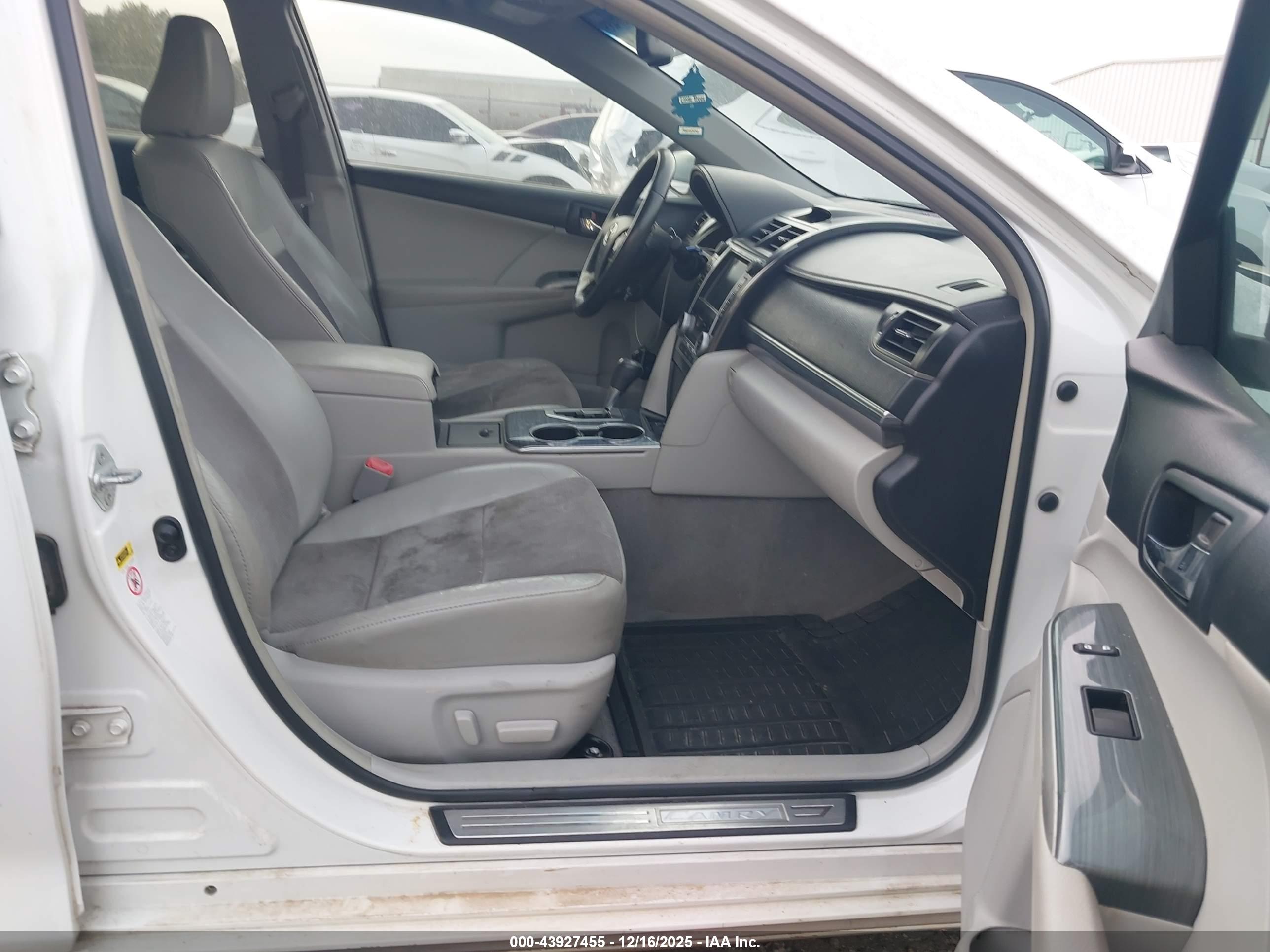 TOYOTA CAMRY image 5