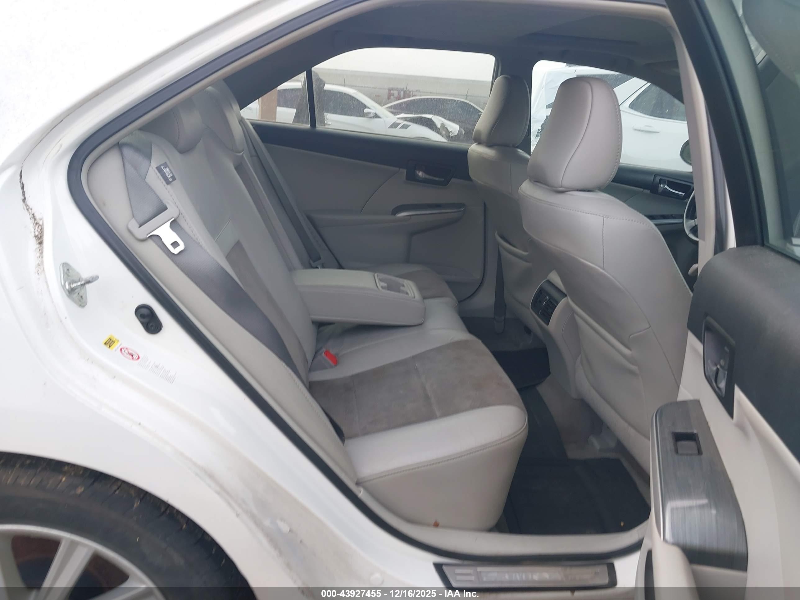 TOYOTA CAMRY image 8