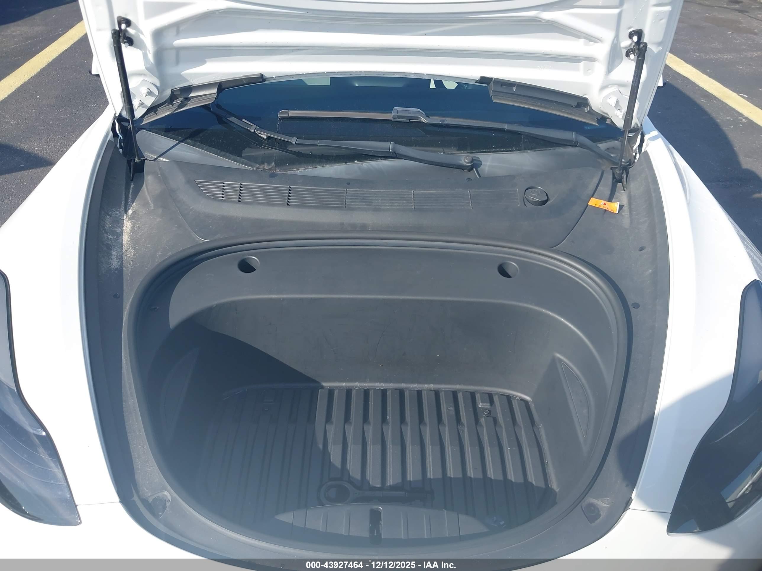 TESLA MODEL image 10