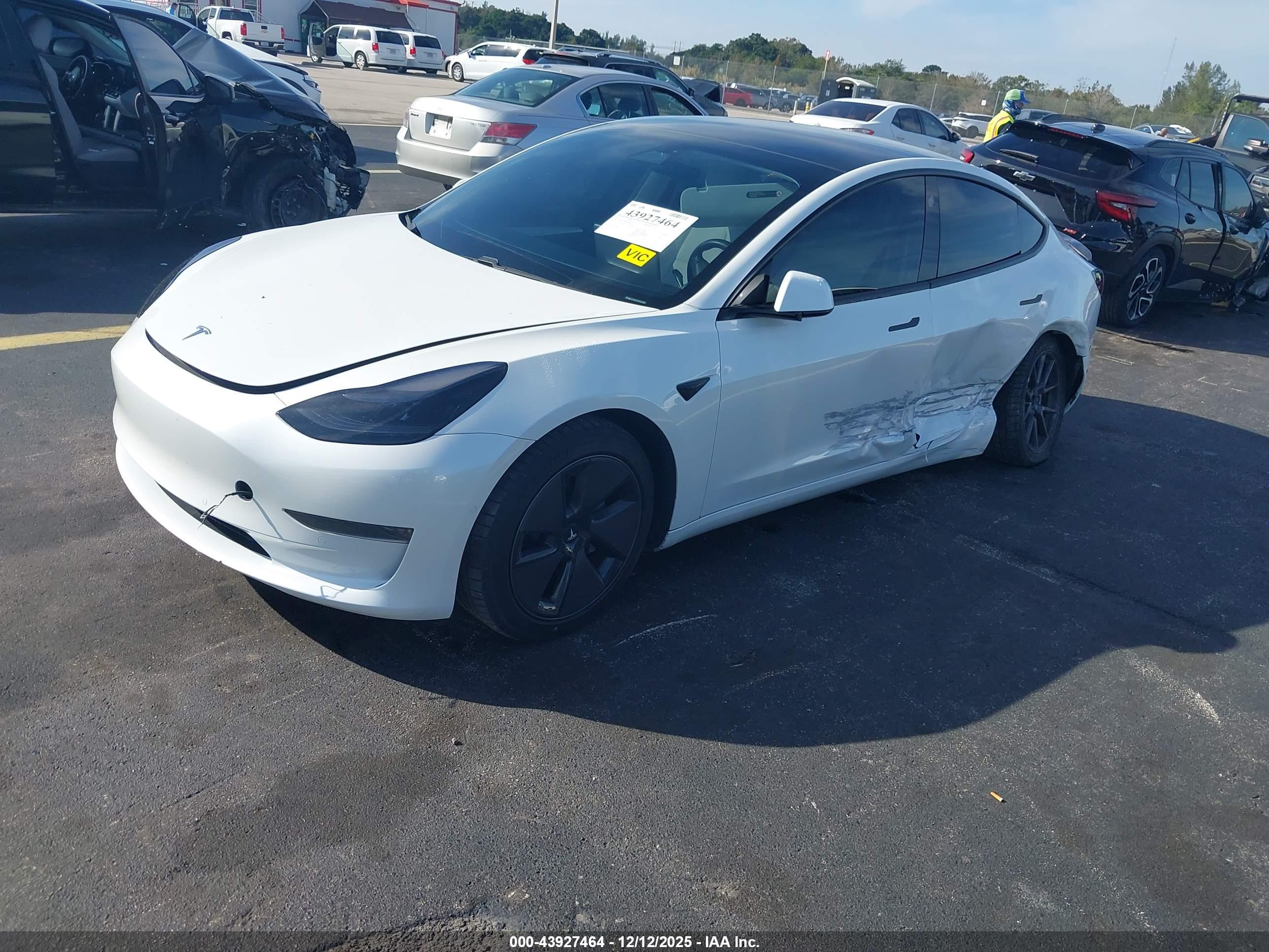 TESLA MODEL image 2