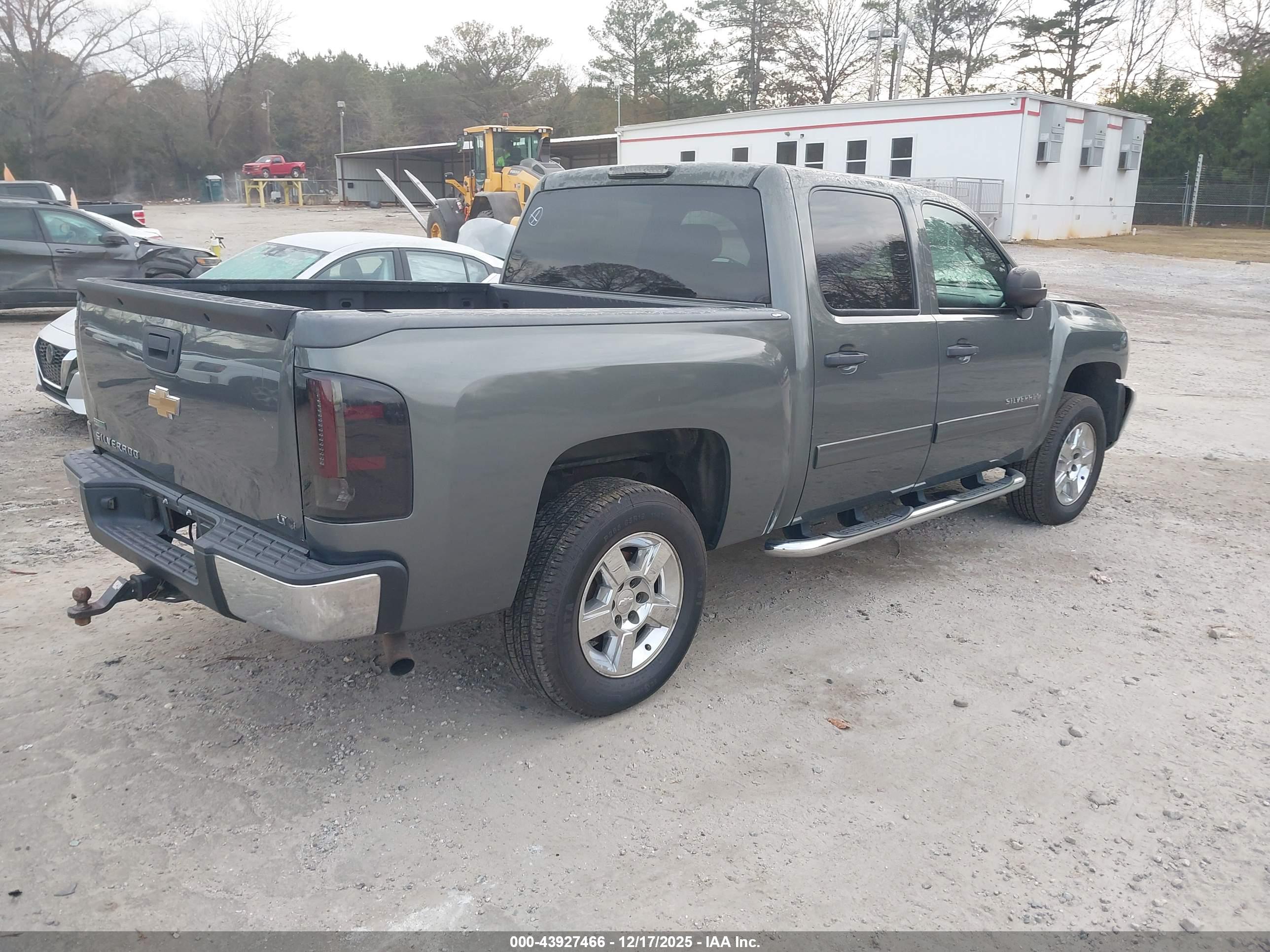 CHEVROLET SILVERADO image 4