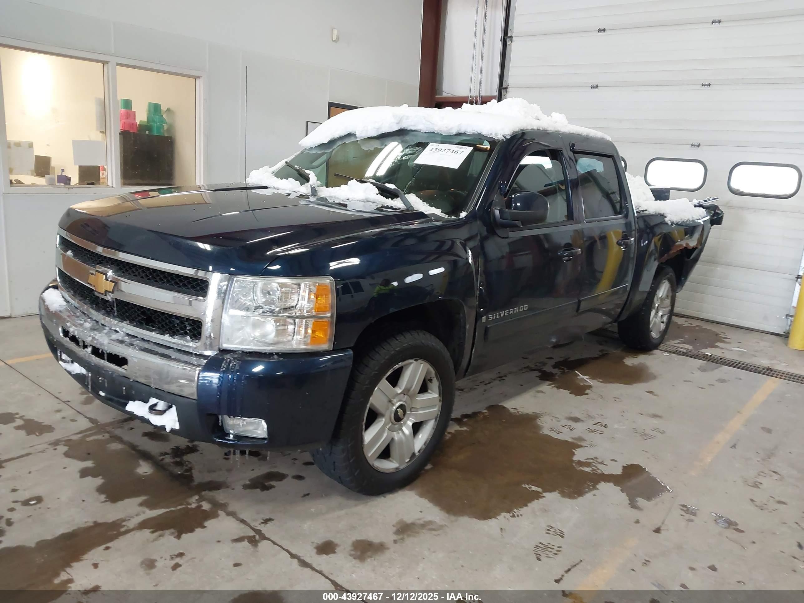 CHEVROLET SILVERADO image 2