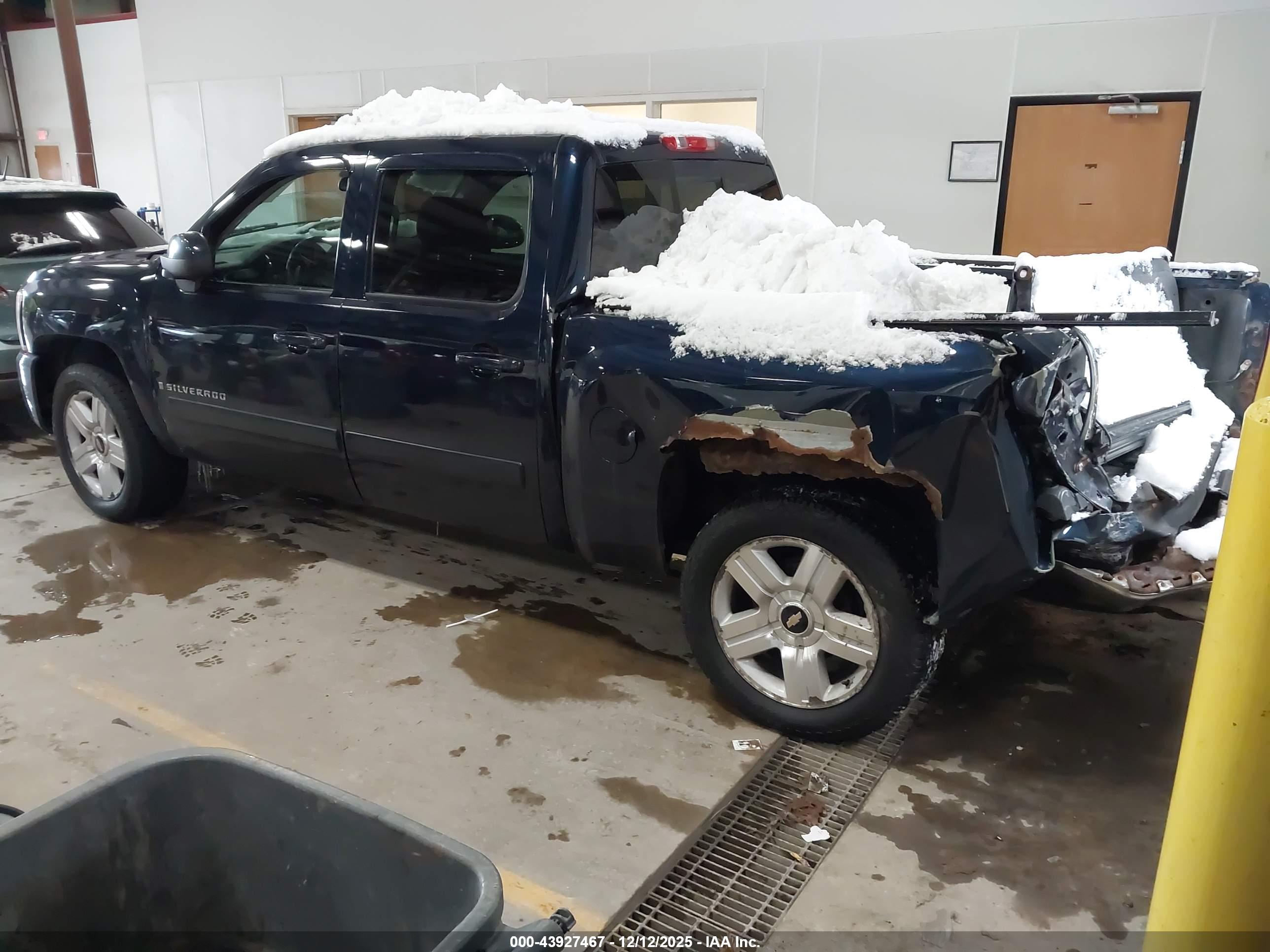 CHEVROLET SILVERADO image 3