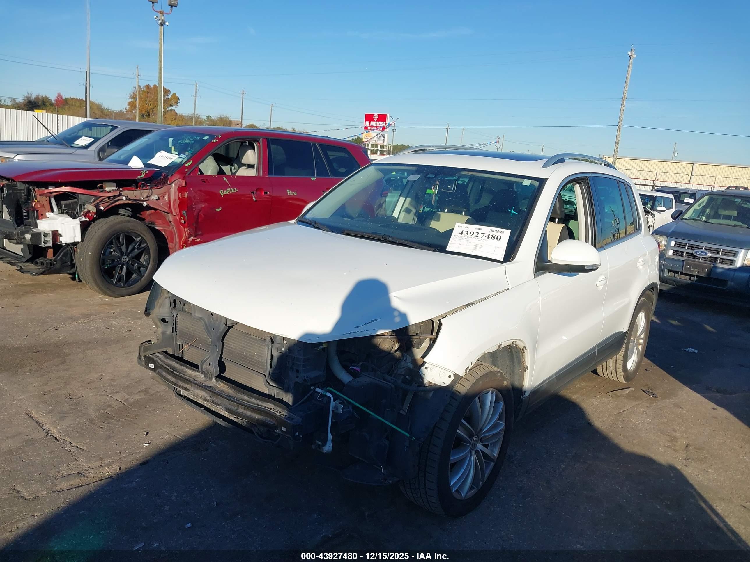 VOLKSWAGEN TIGUAN image 2