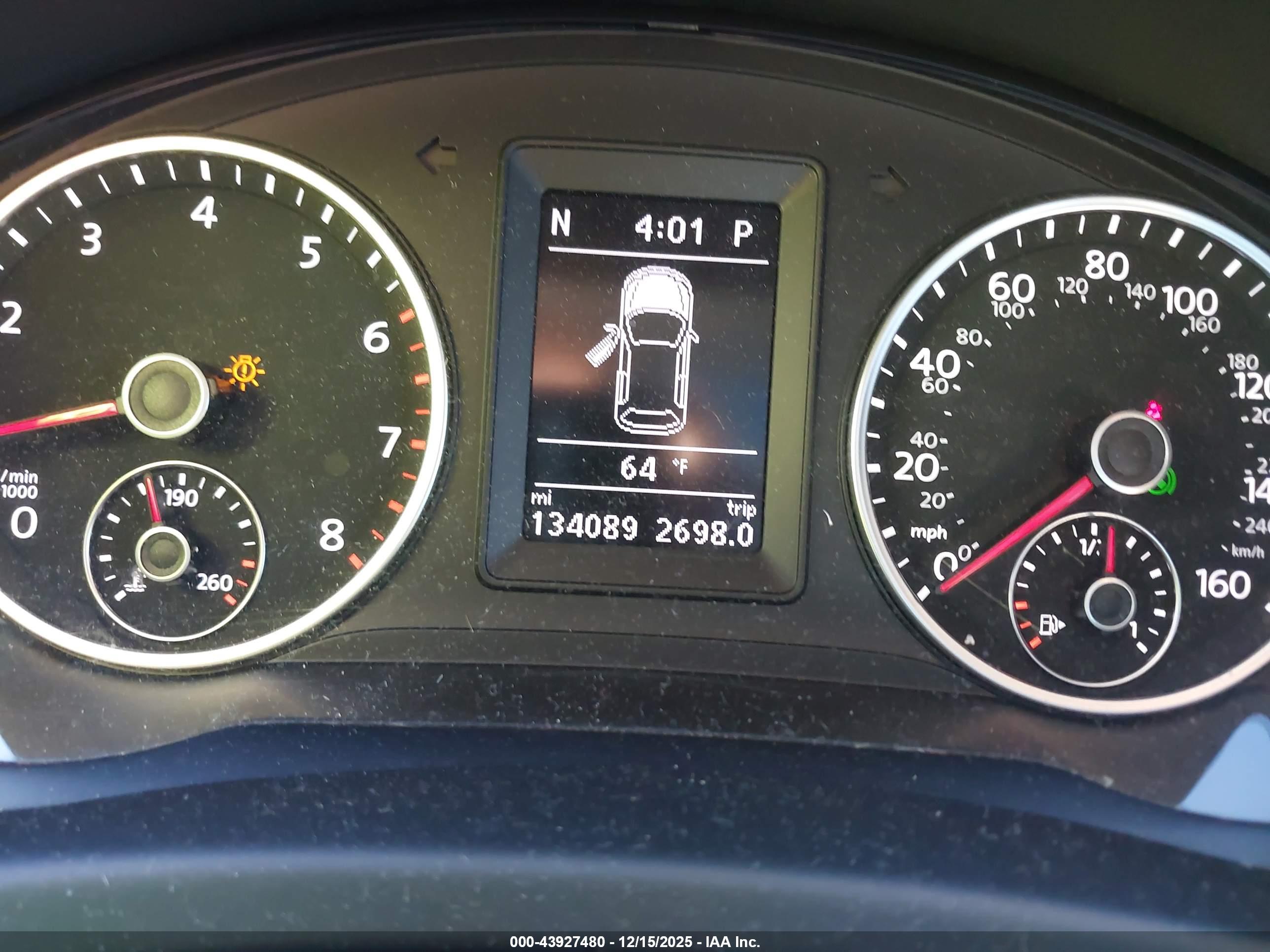 VOLKSWAGEN TIGUAN image 7