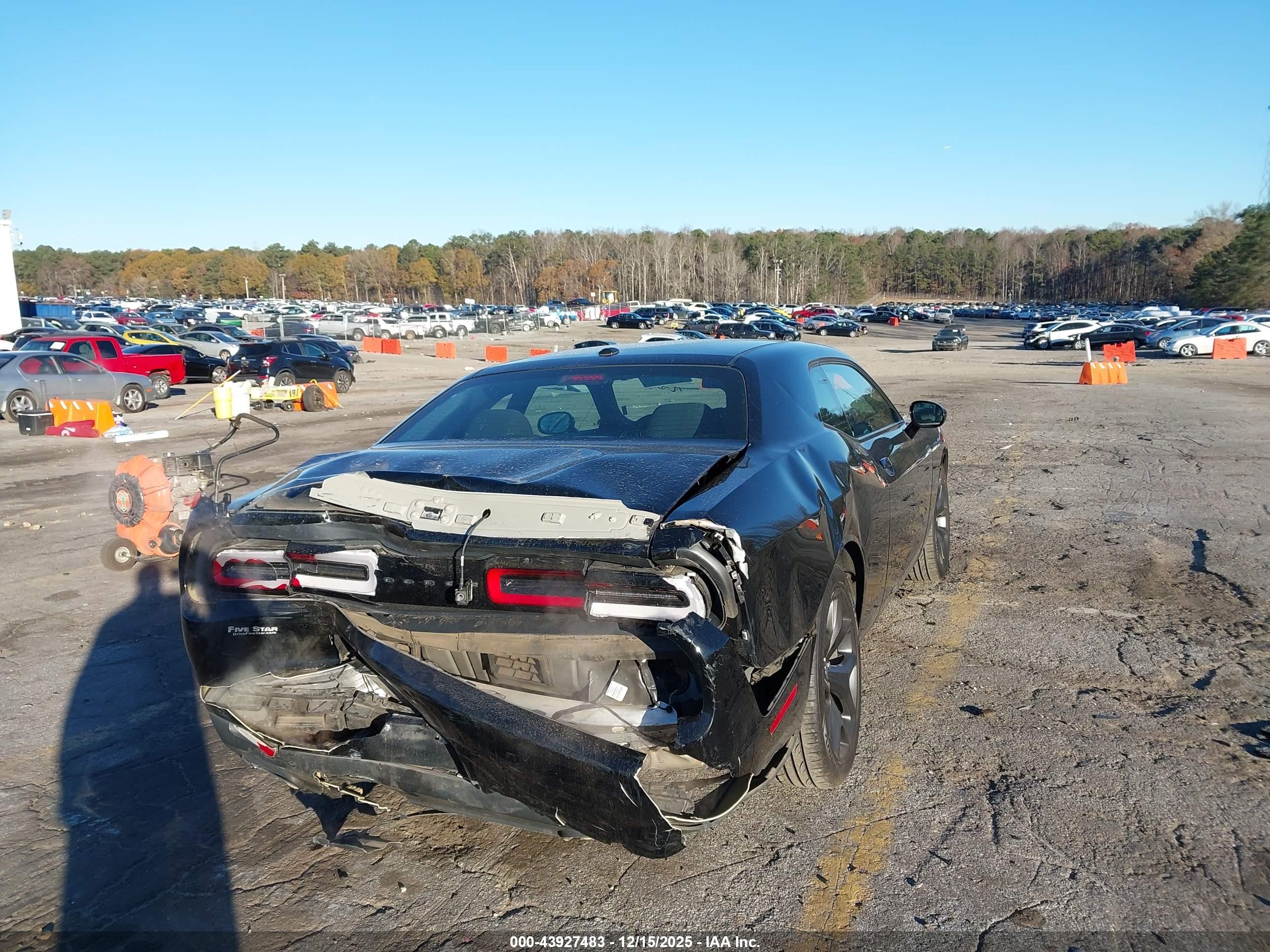 DODGE CHALLENGER image 4