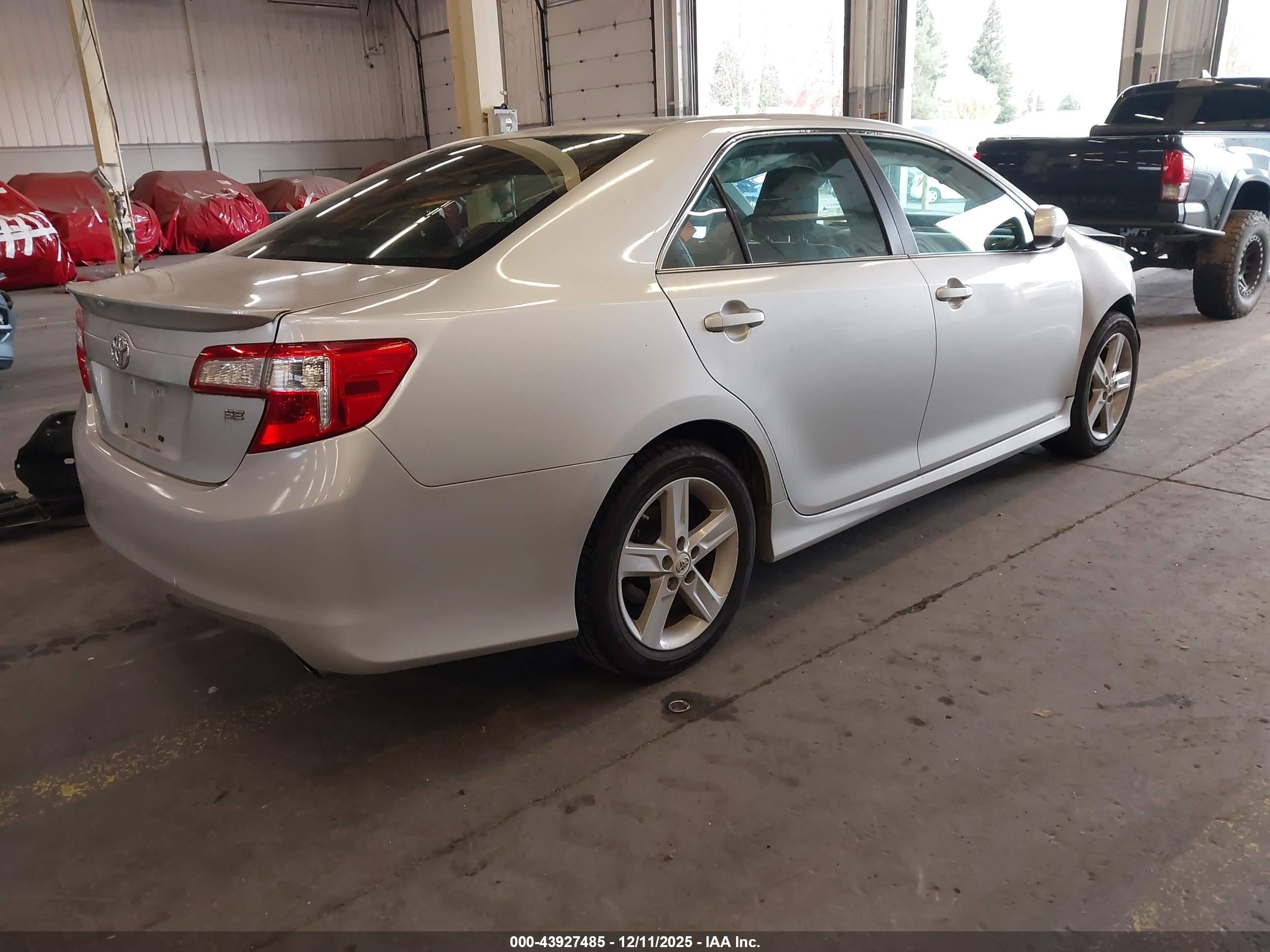 TOYOTA CAMRY image 4