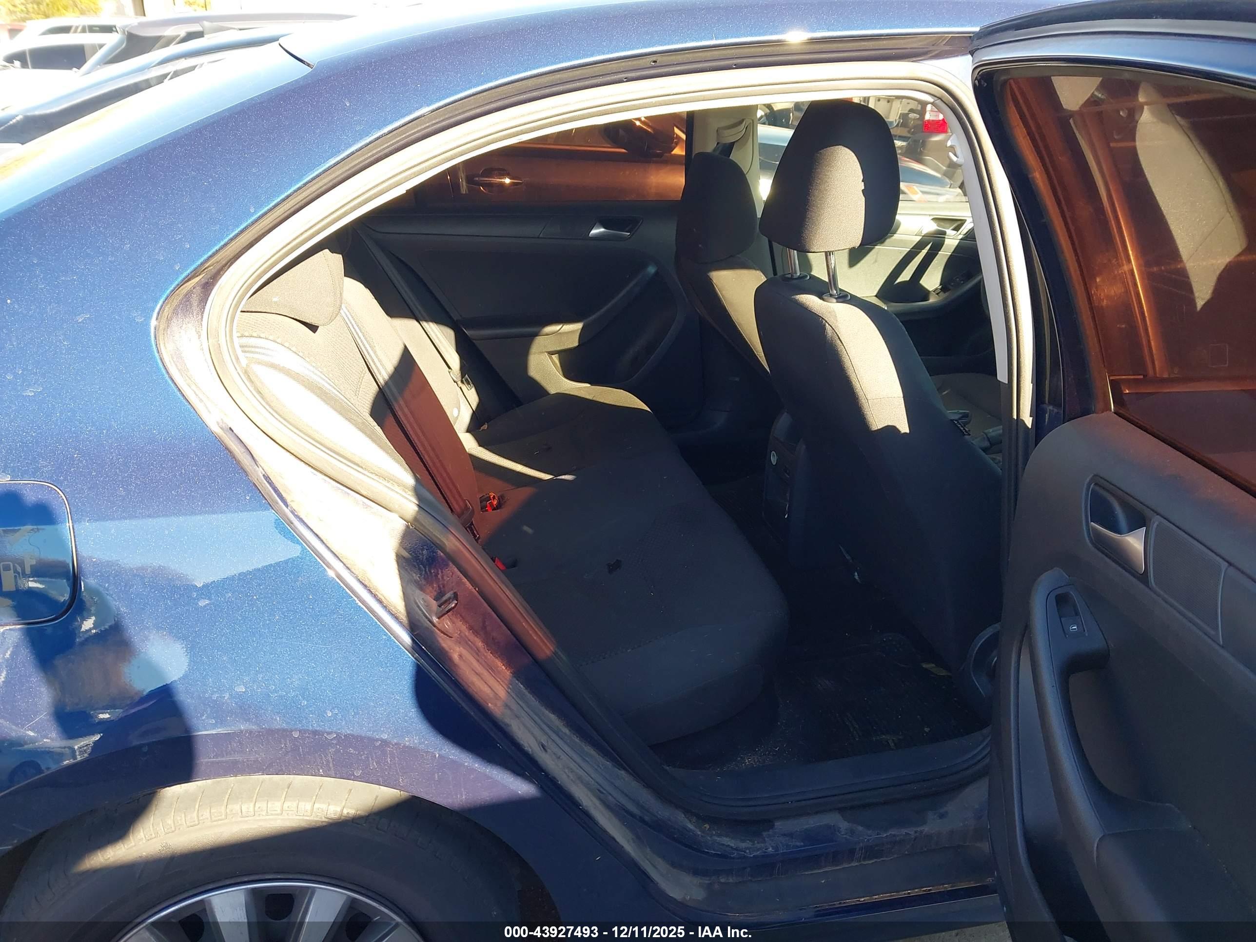 VOLKSWAGEN JETTA image 8