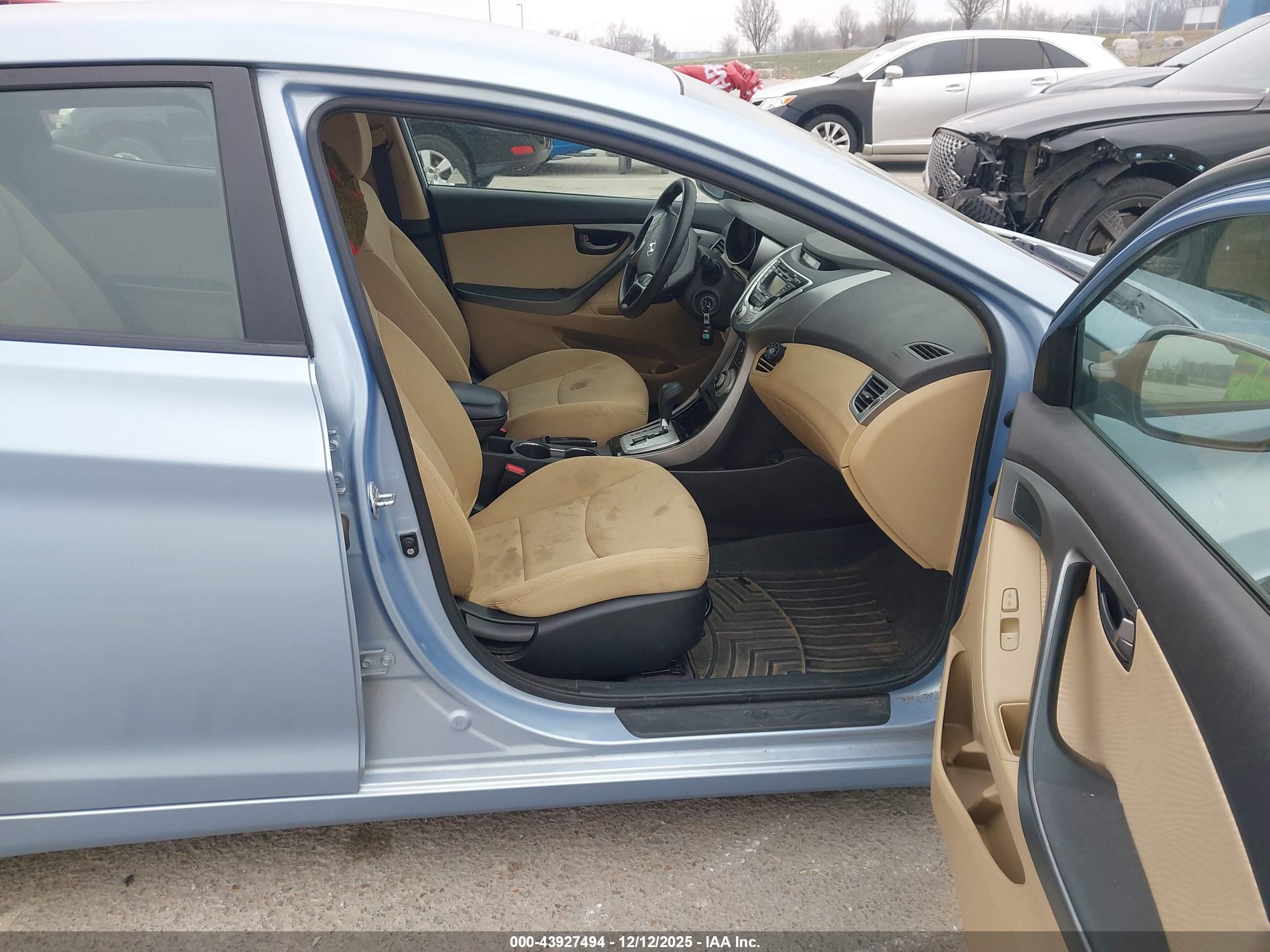 HYUNDAI ELANTRA image 5