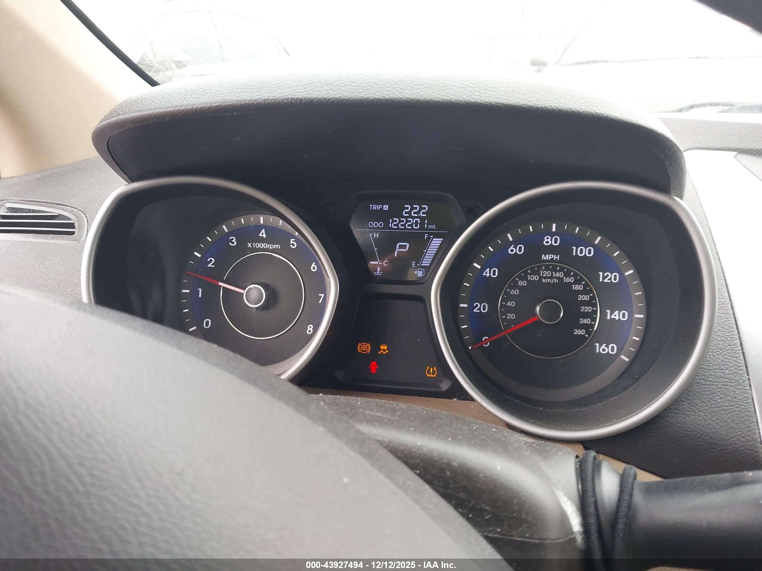 HYUNDAI ELANTRA image 7