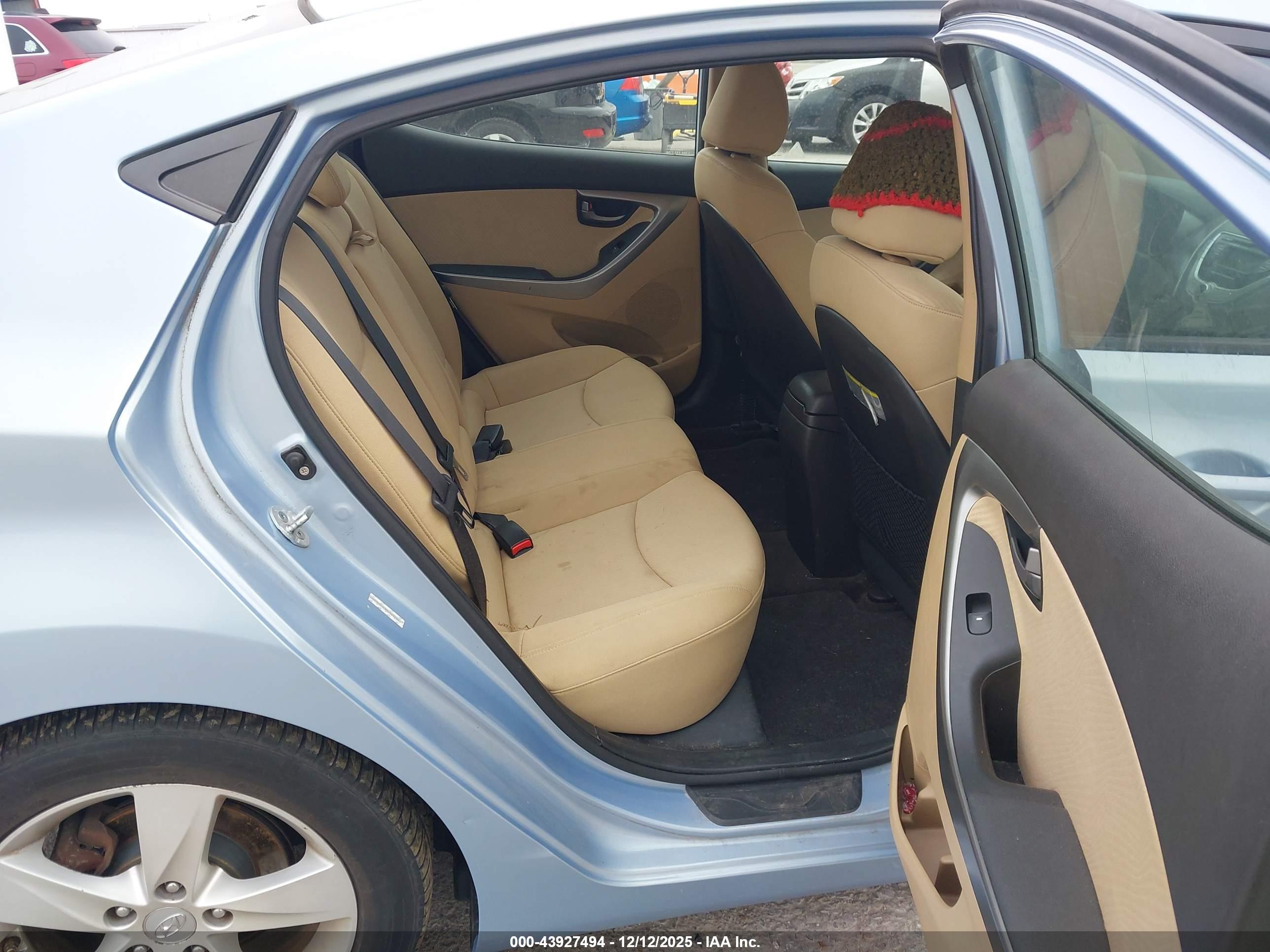 HYUNDAI ELANTRA image 8