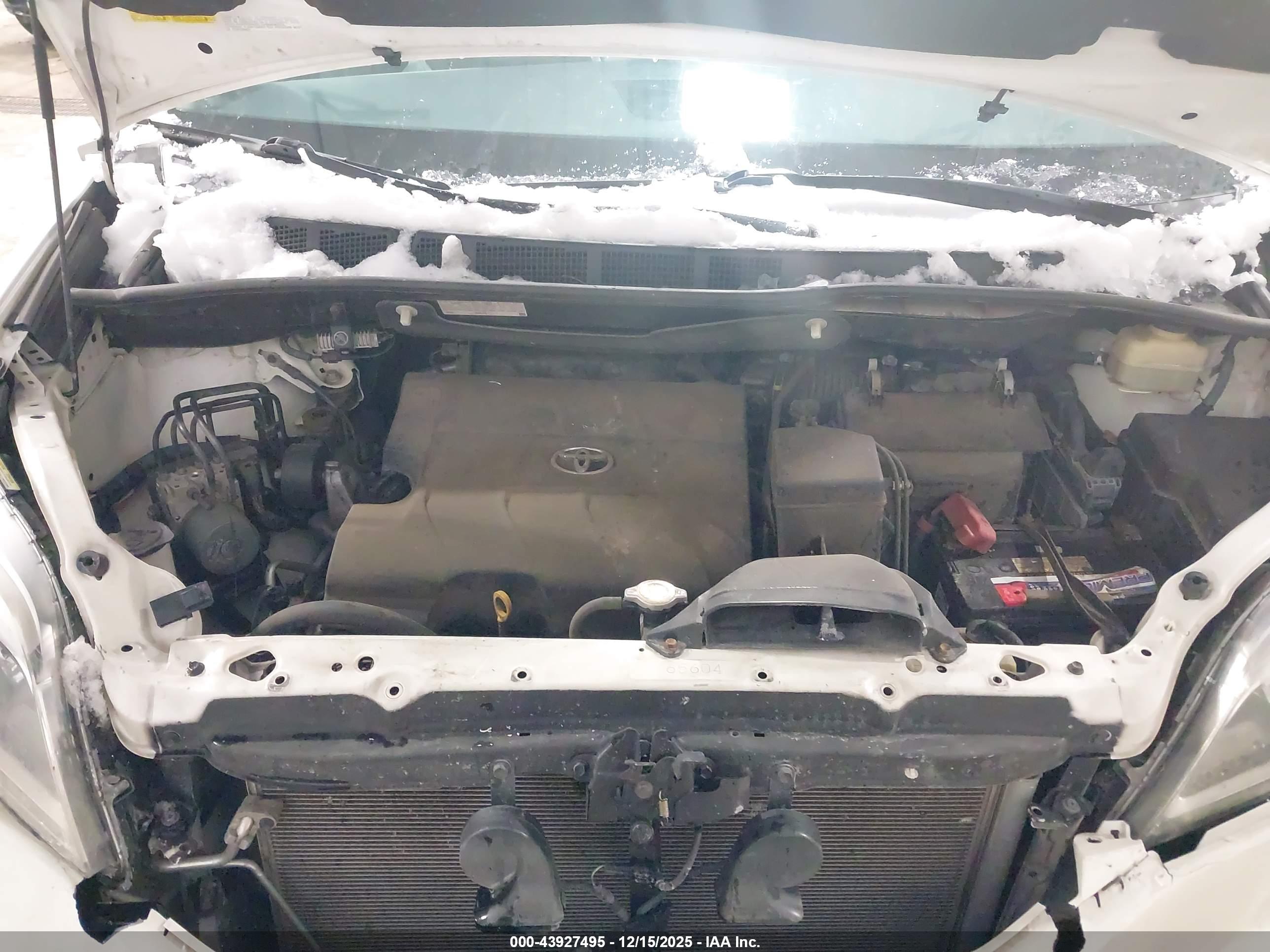 TOYOTA SIENNA image 10