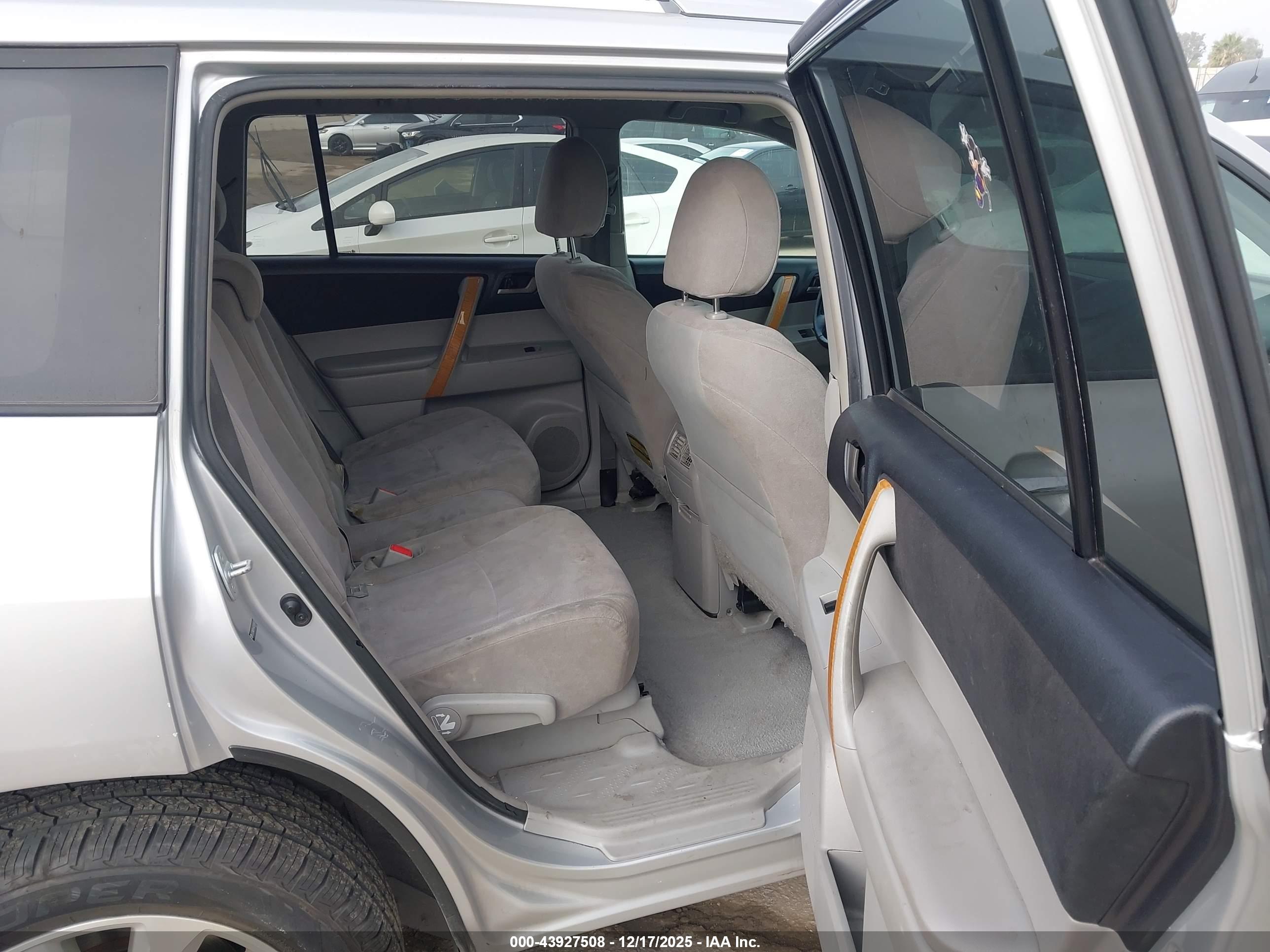 TOYOTA HIGHLANDER image 8