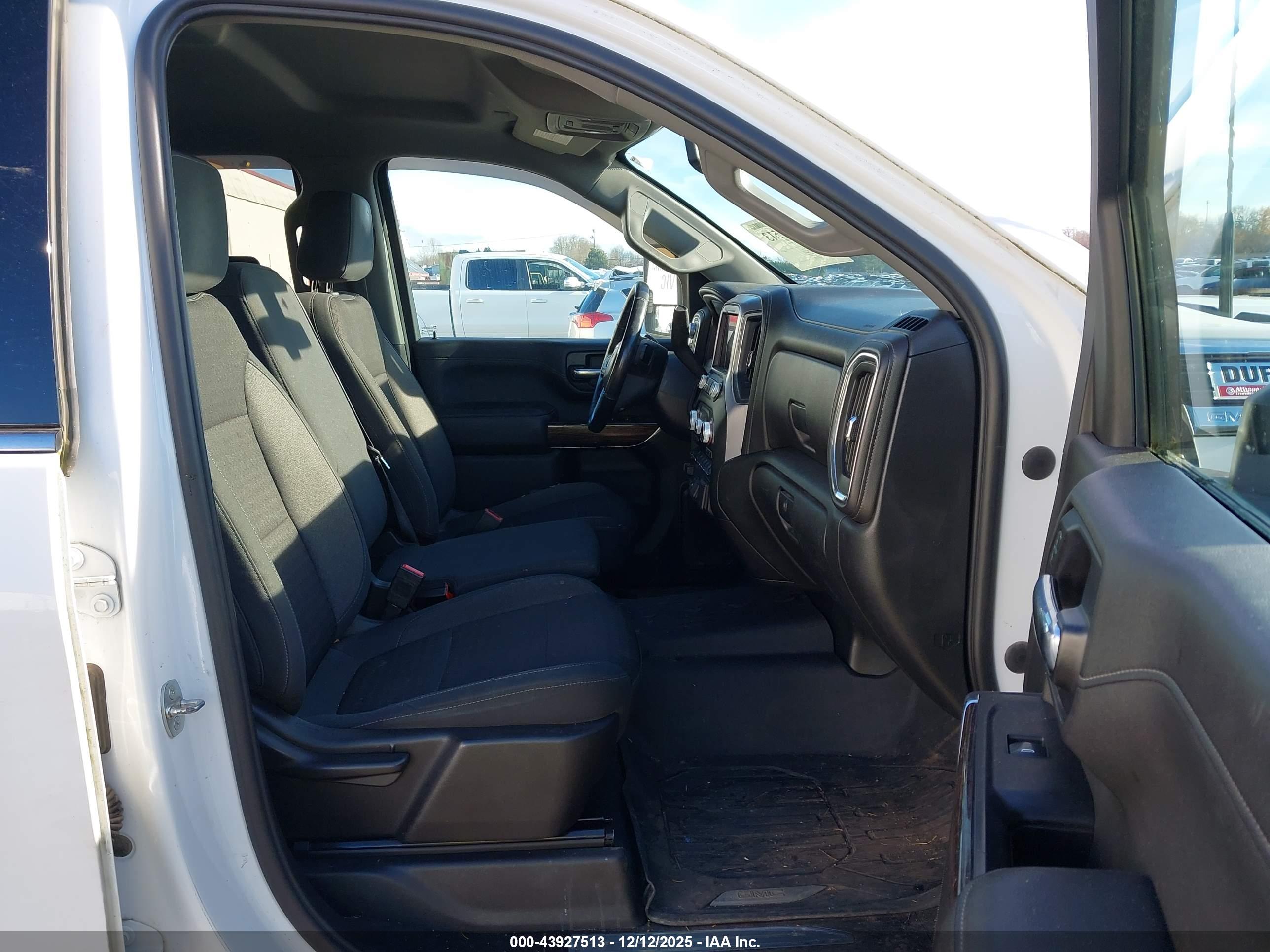 GMC SIERRA image 8