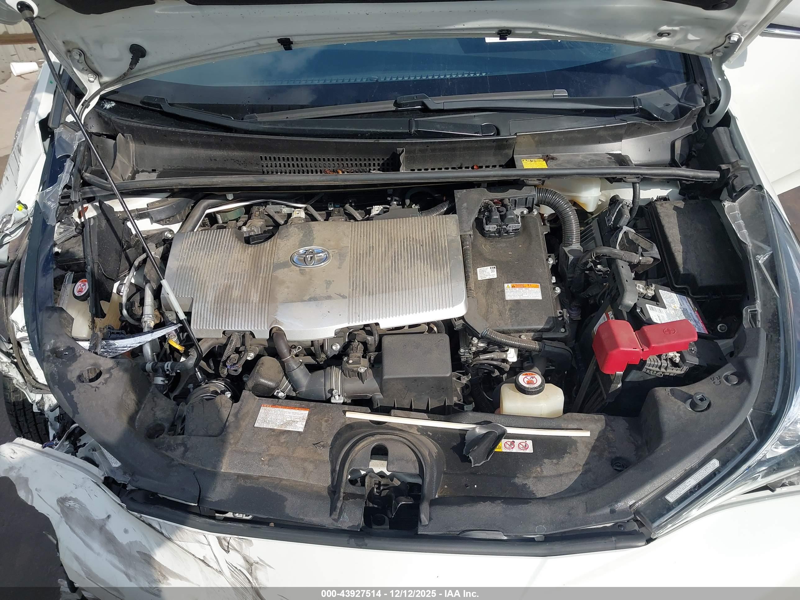 TOYOTA PRIUS image 10