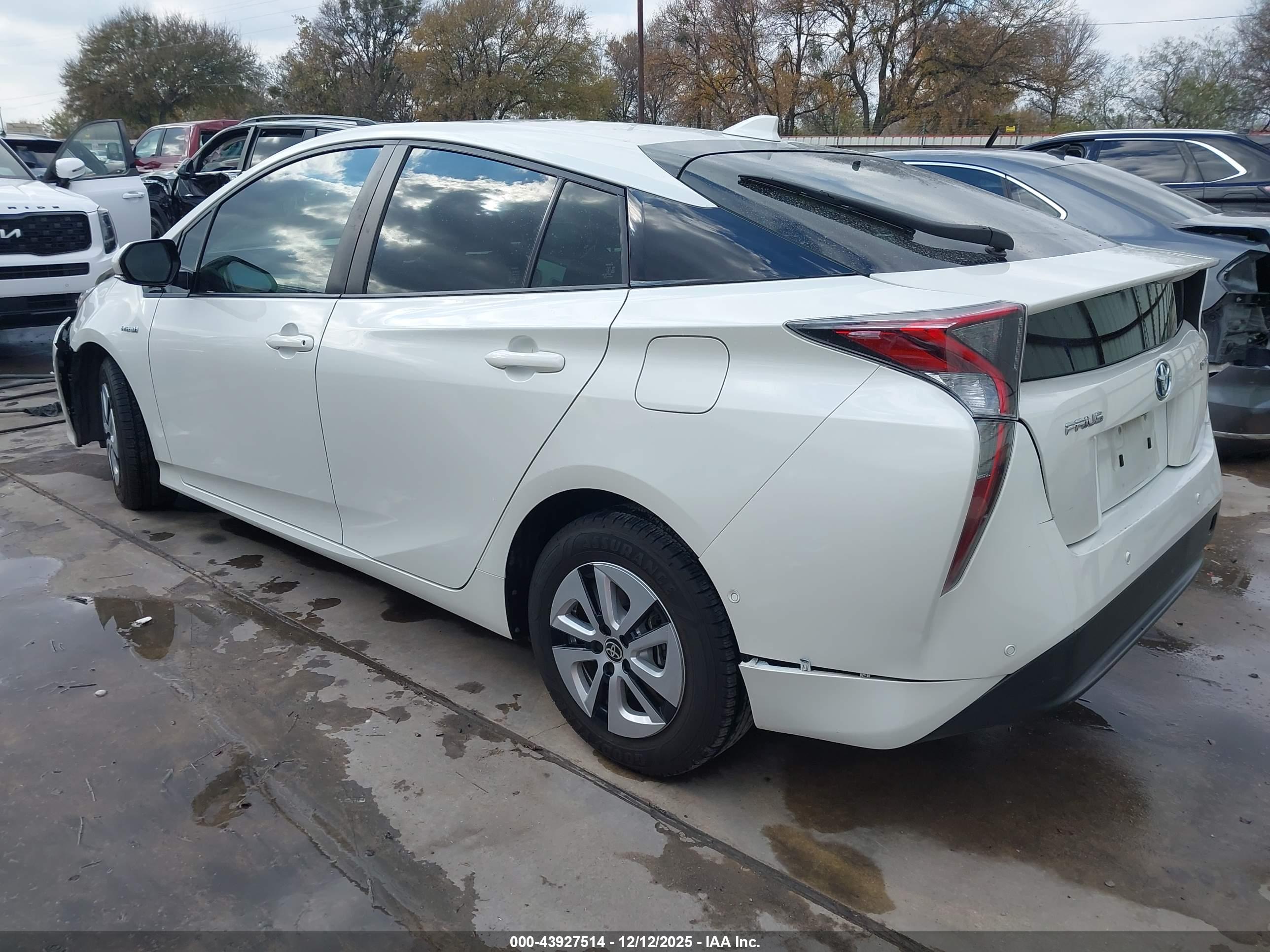 TOYOTA PRIUS image 3