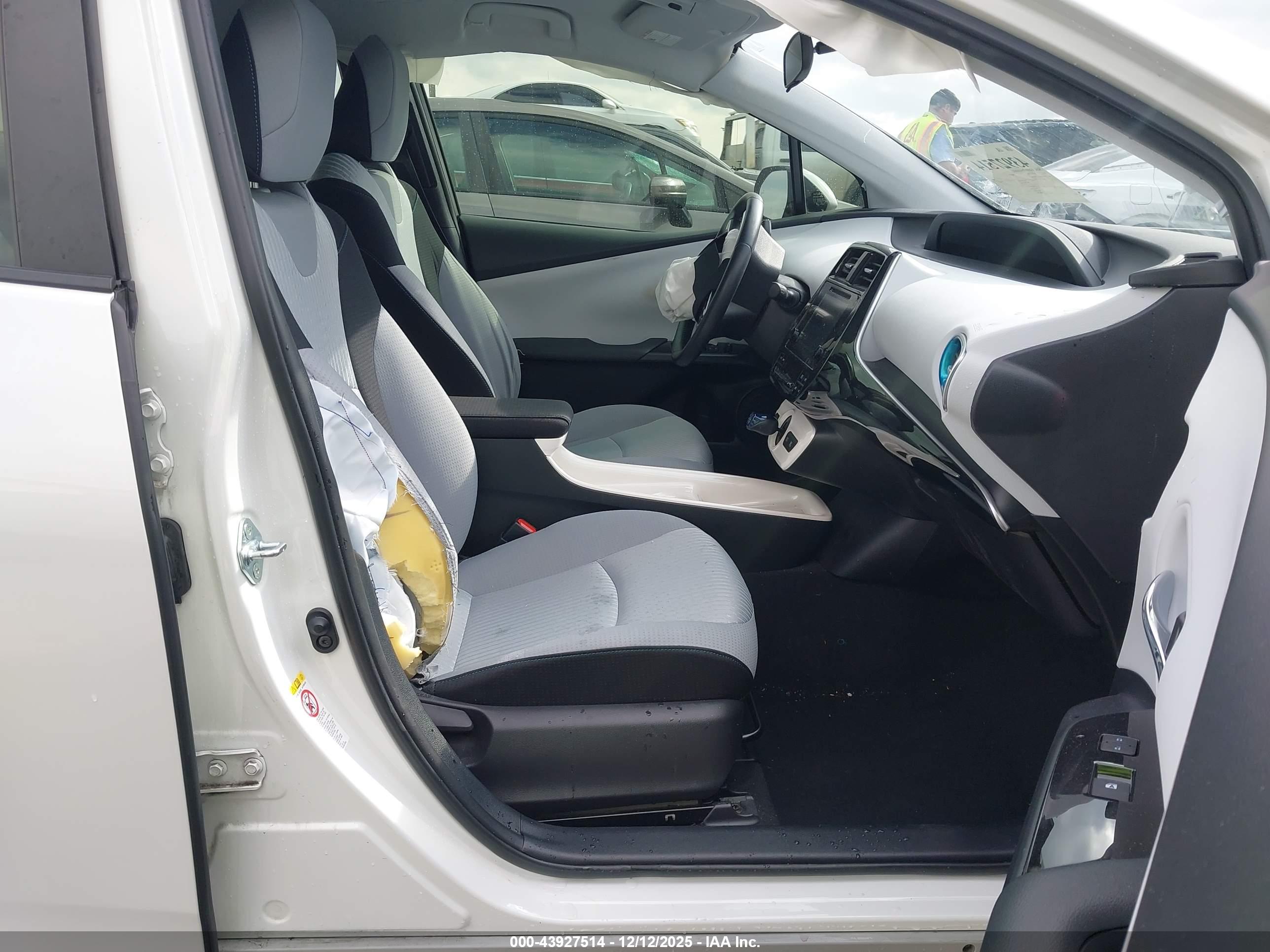 TOYOTA PRIUS image 5