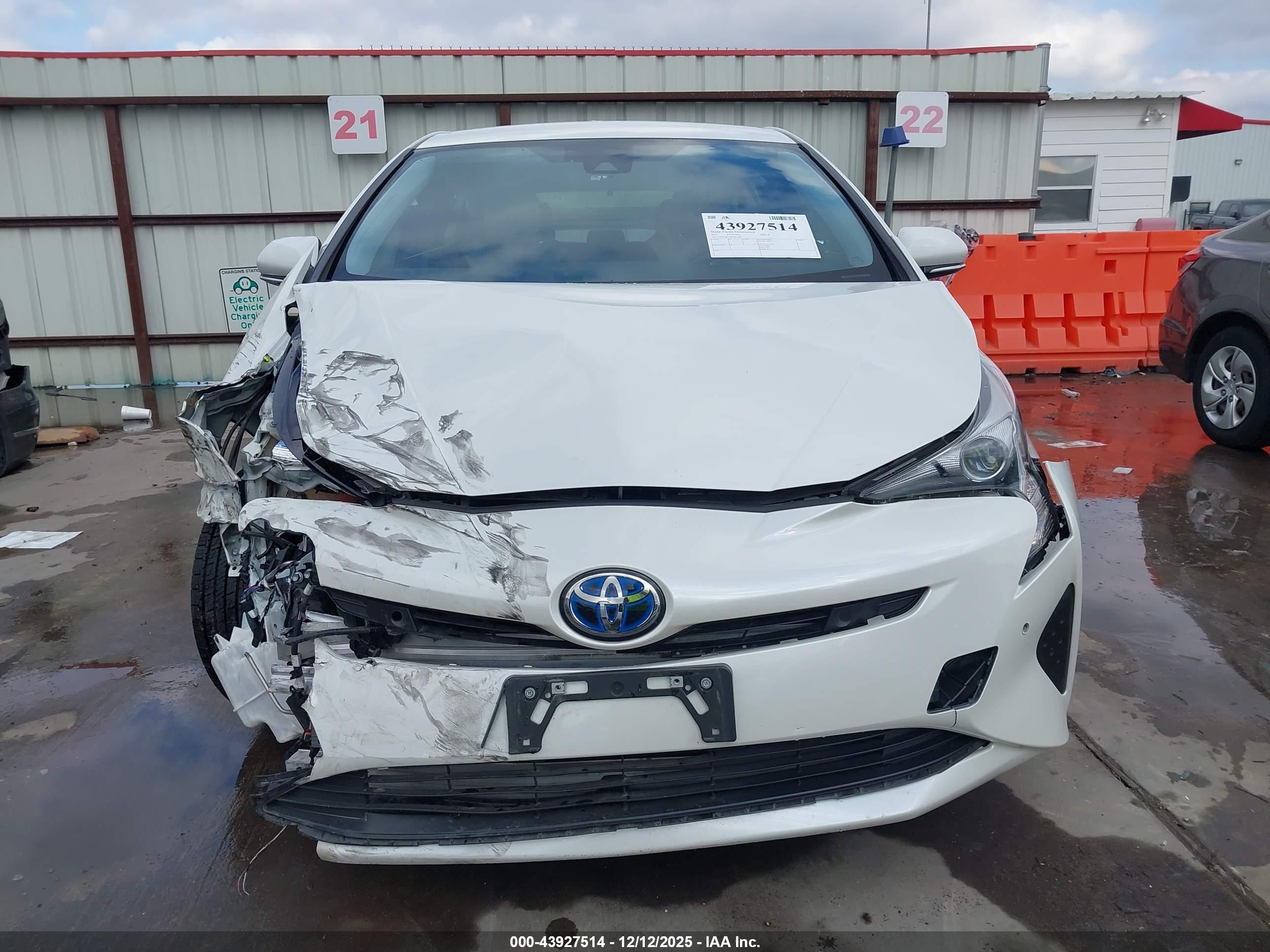 TOYOTA PRIUS image 6