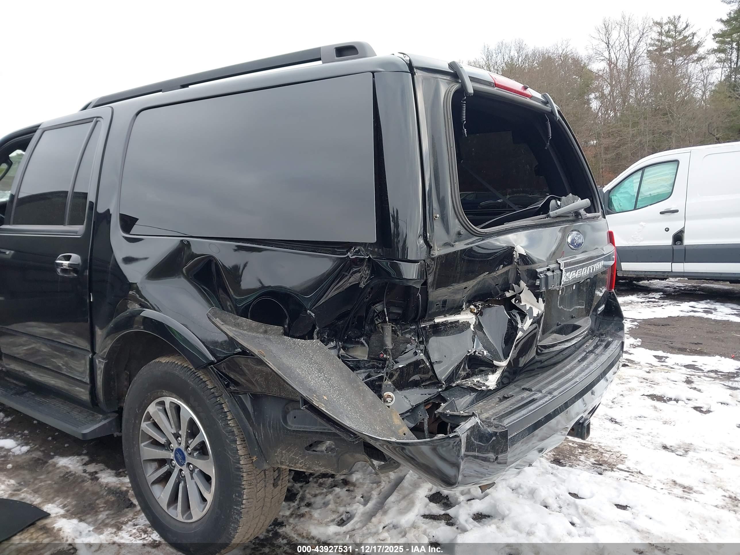 FORD EXPEDITION image 6