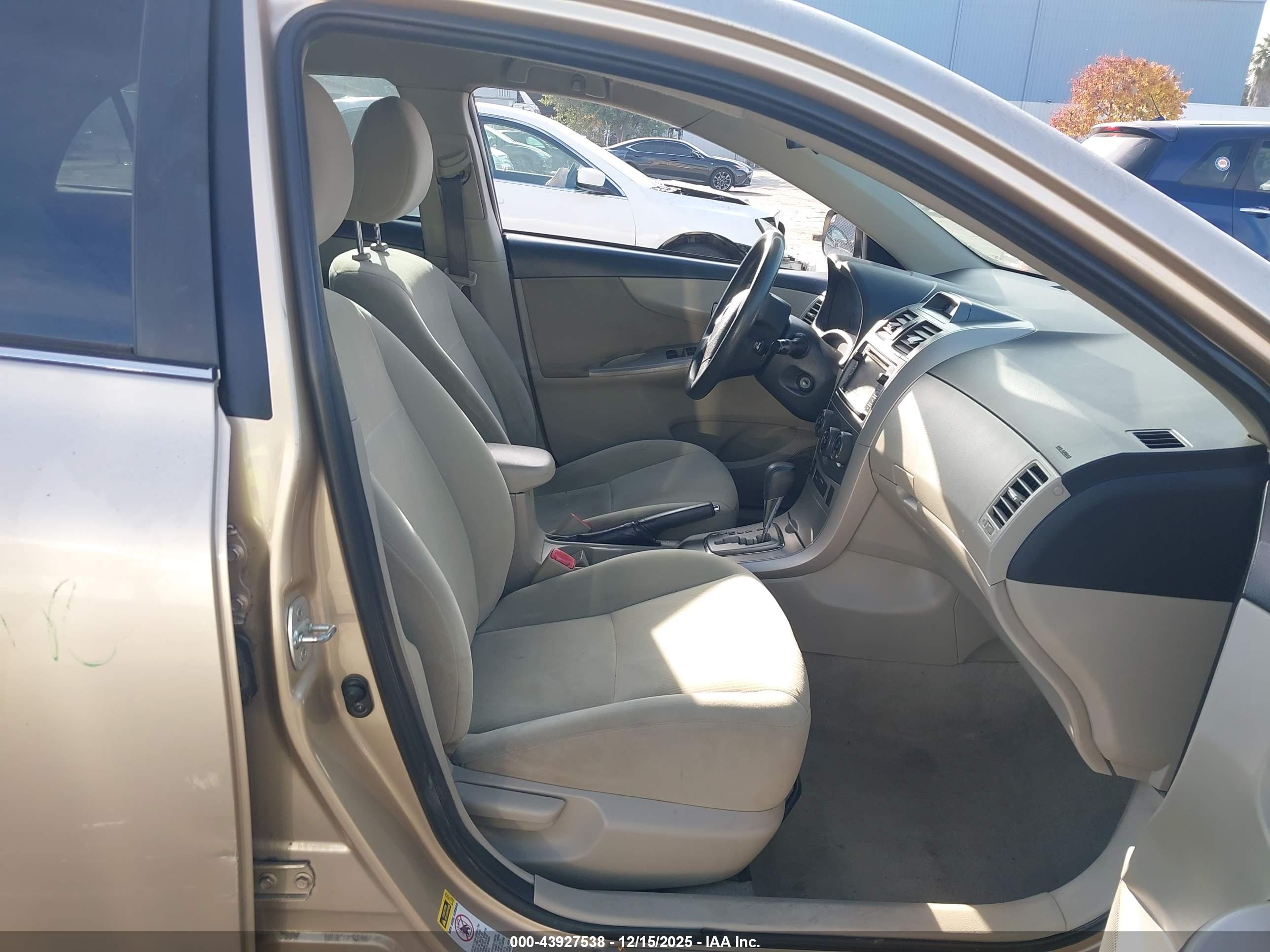 TOYOTA COROLLA image 5