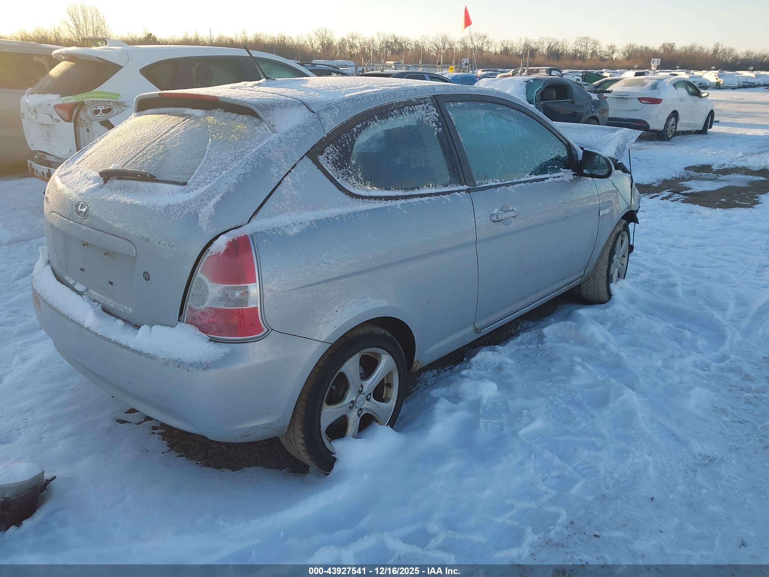 HYUNDAI ACCENT image 4