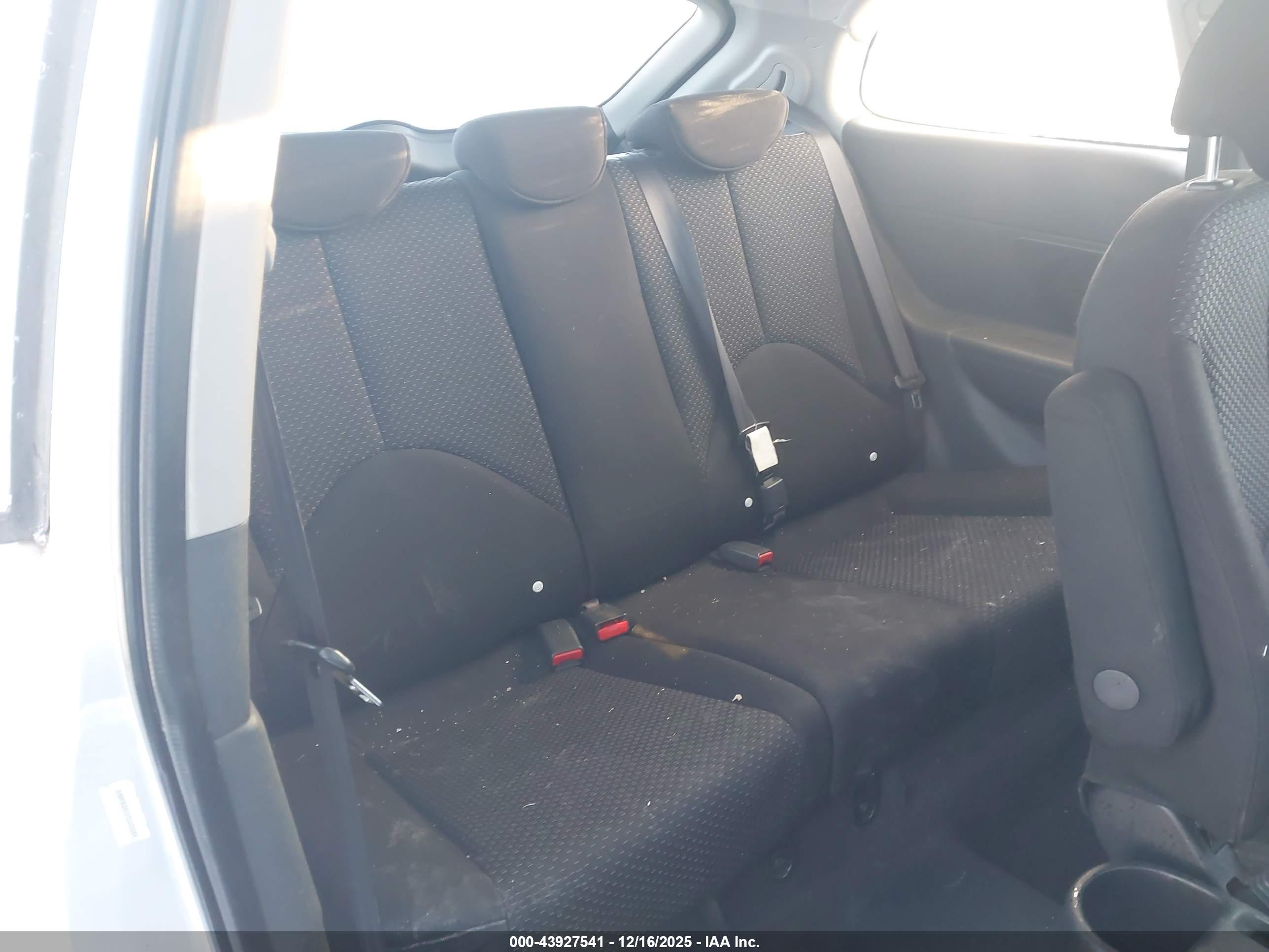 HYUNDAI ACCENT image 8