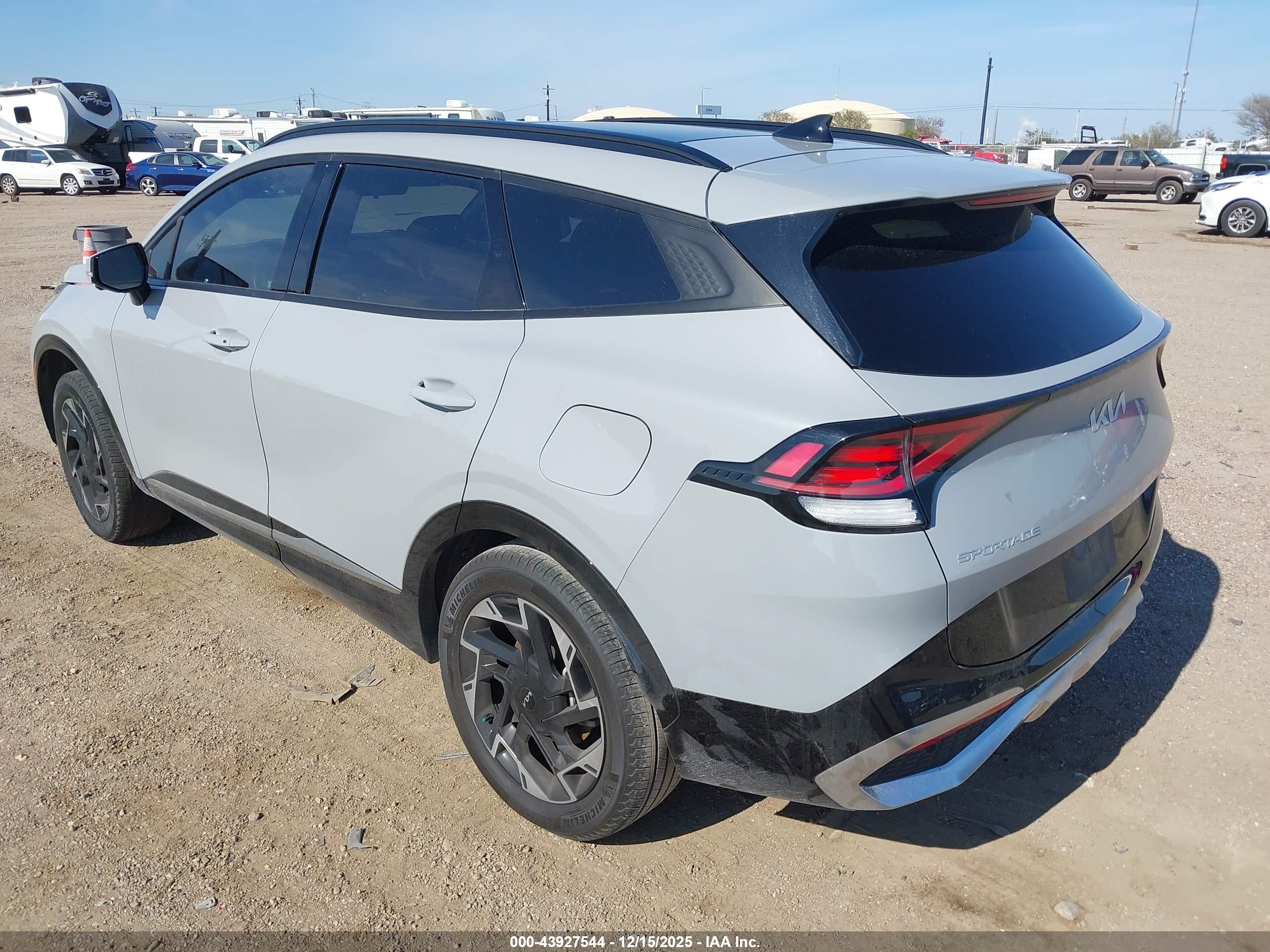 KIA SPORTAGE image 3