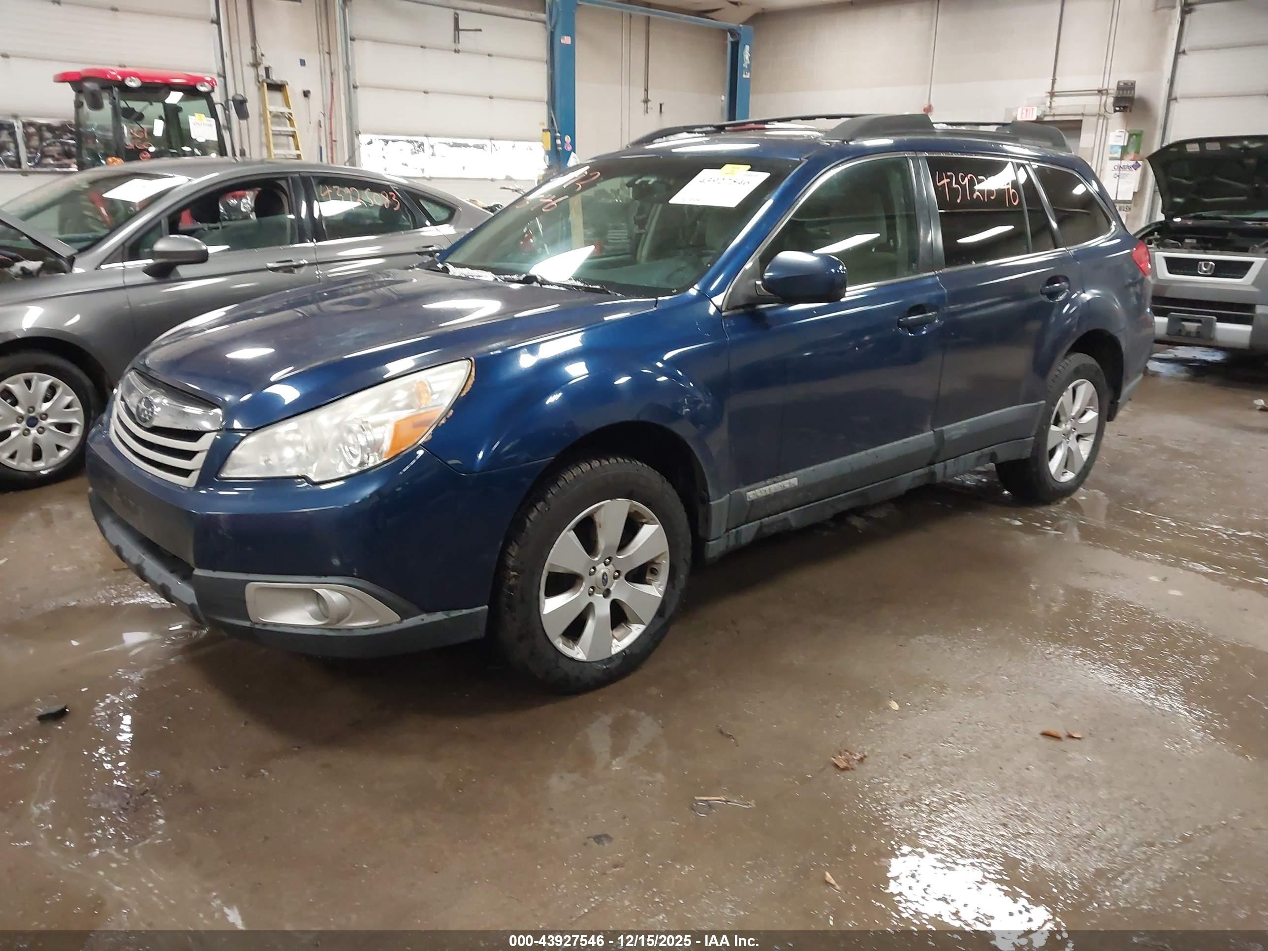 SUBARU OUTBACK image 2