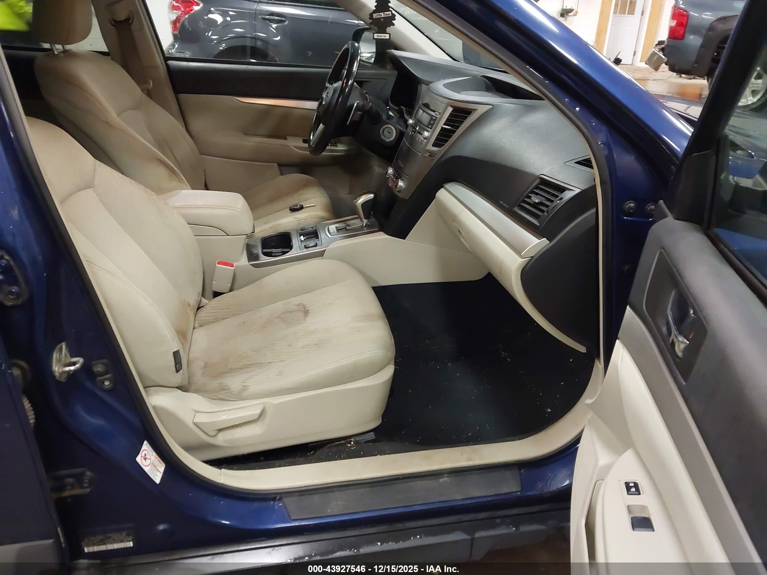 SUBARU OUTBACK image 5