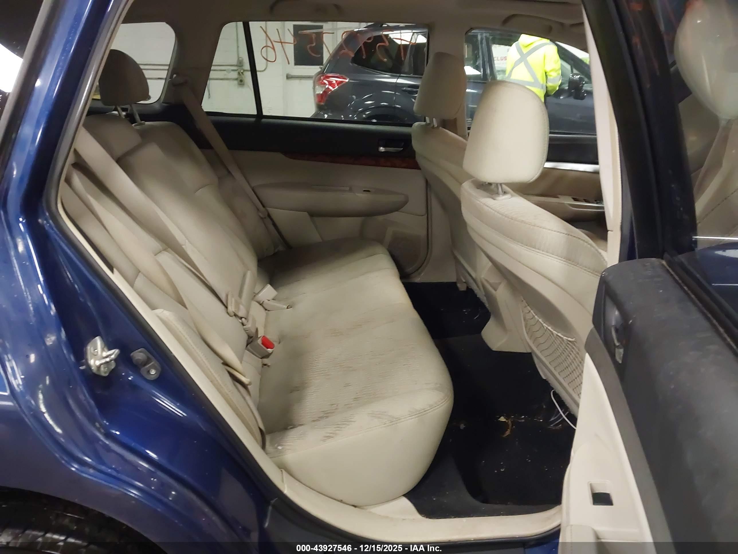 SUBARU OUTBACK image 8