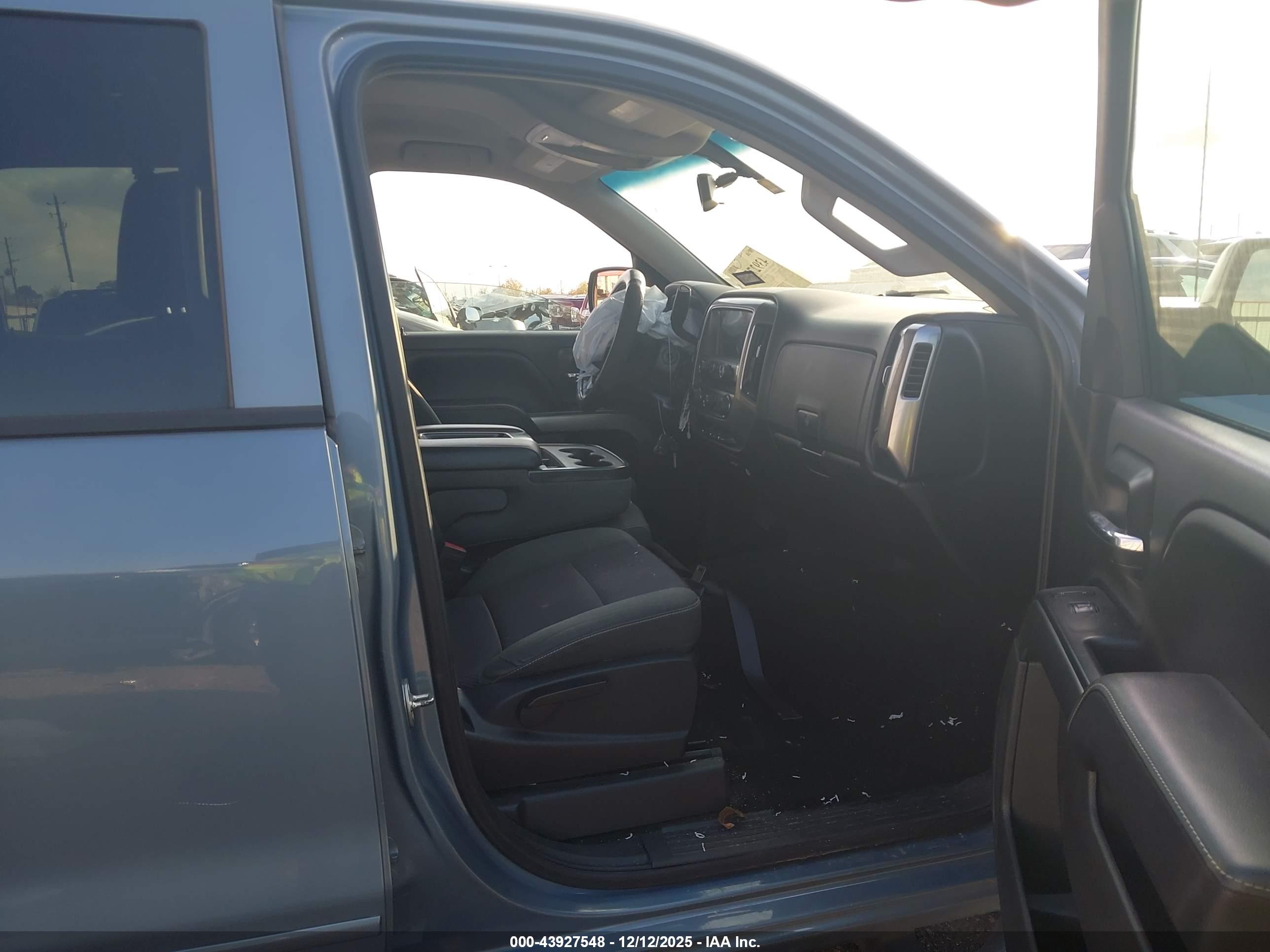 CHEVROLET SILVERADO image 5