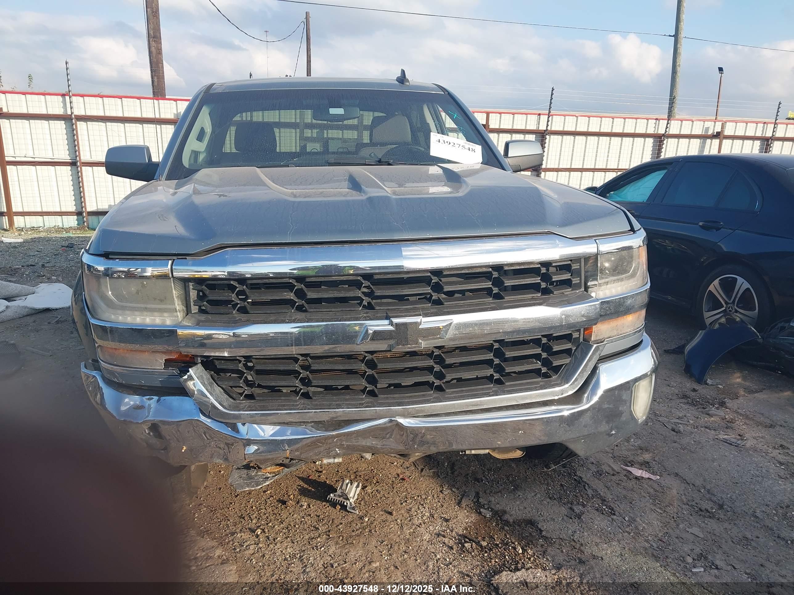 CHEVROLET SILVERADO image 6