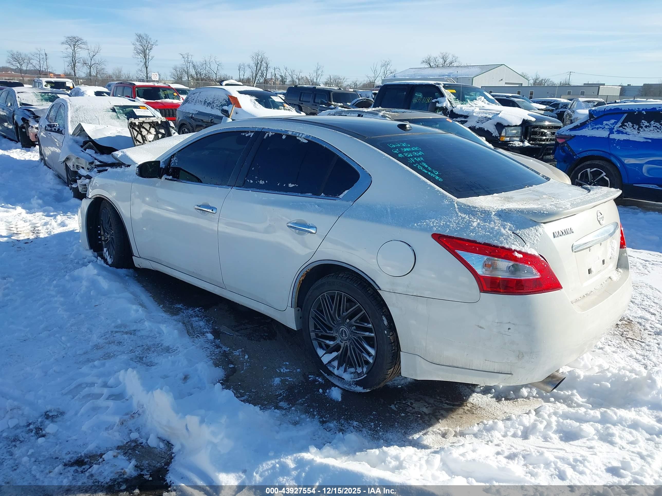 NISSAN MAXIMA image 3