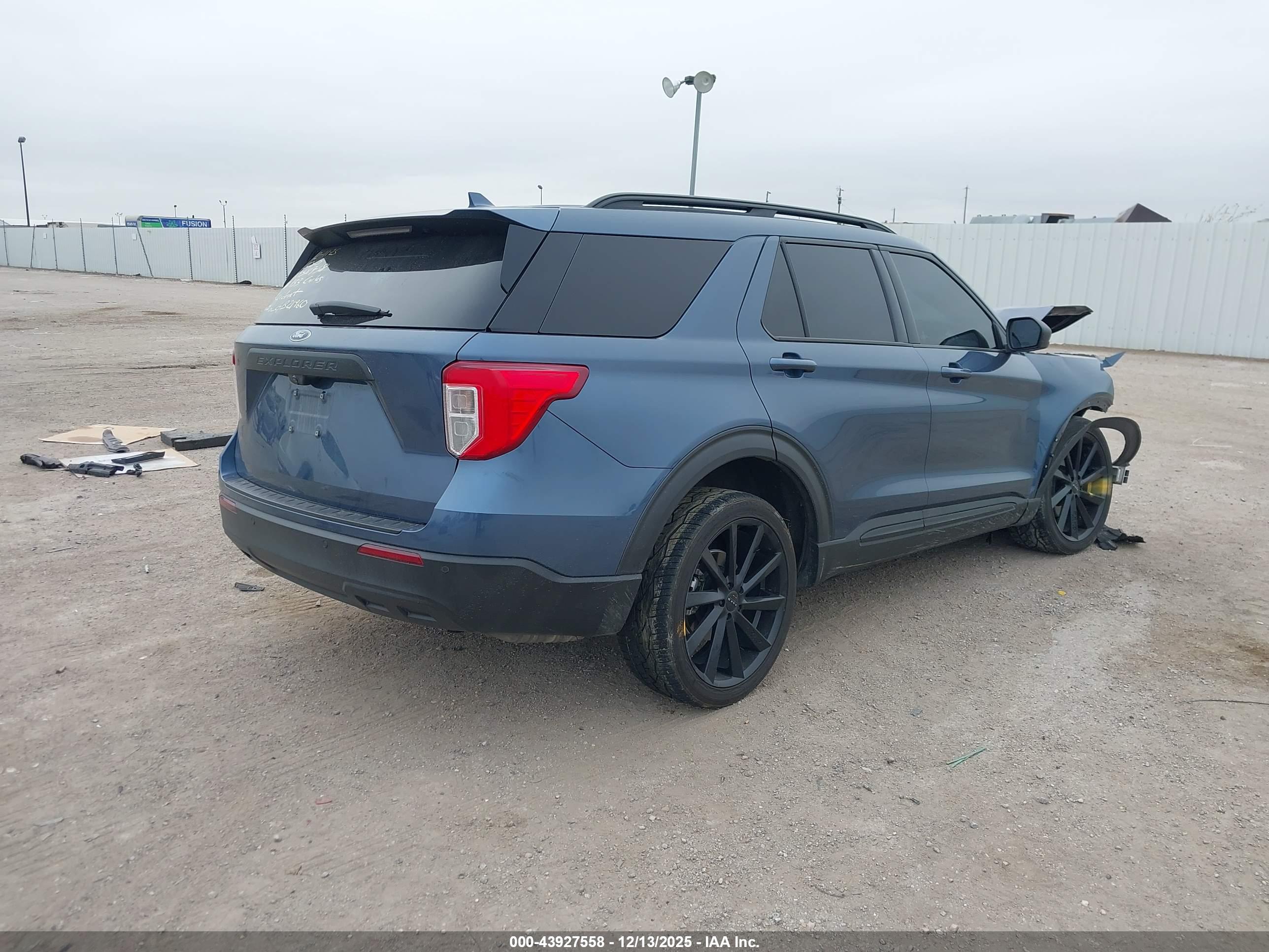 FORD EXPLORER image 4
