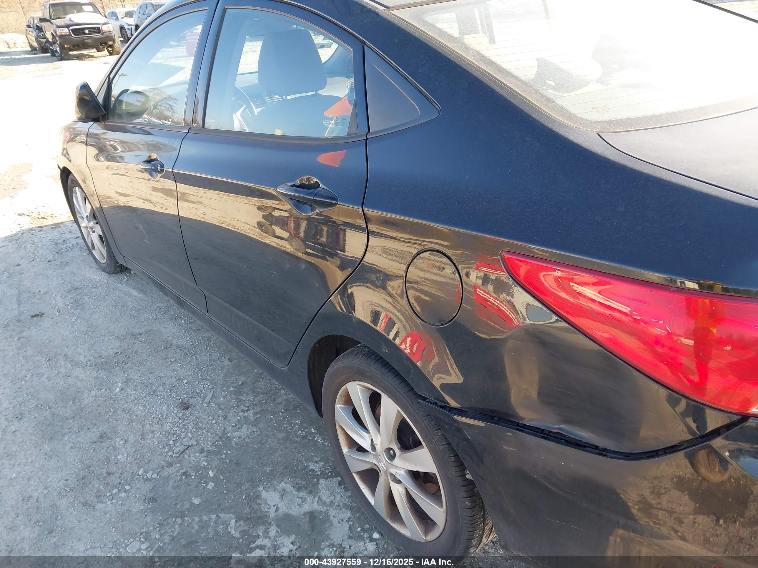 HYUNDAI ACCENT image 6