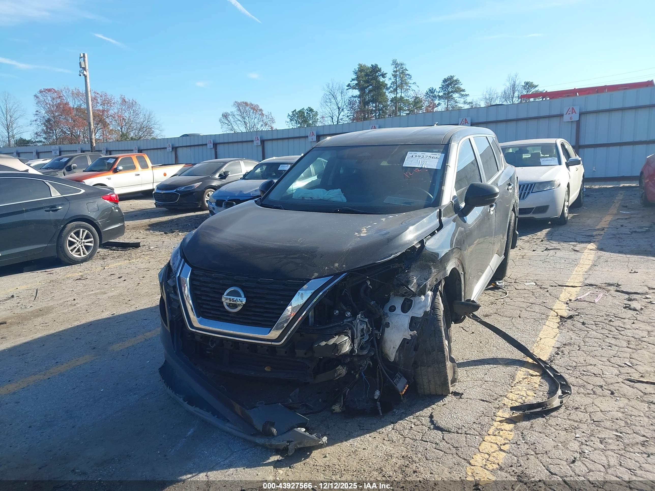 NISSAN ROGUE image 2