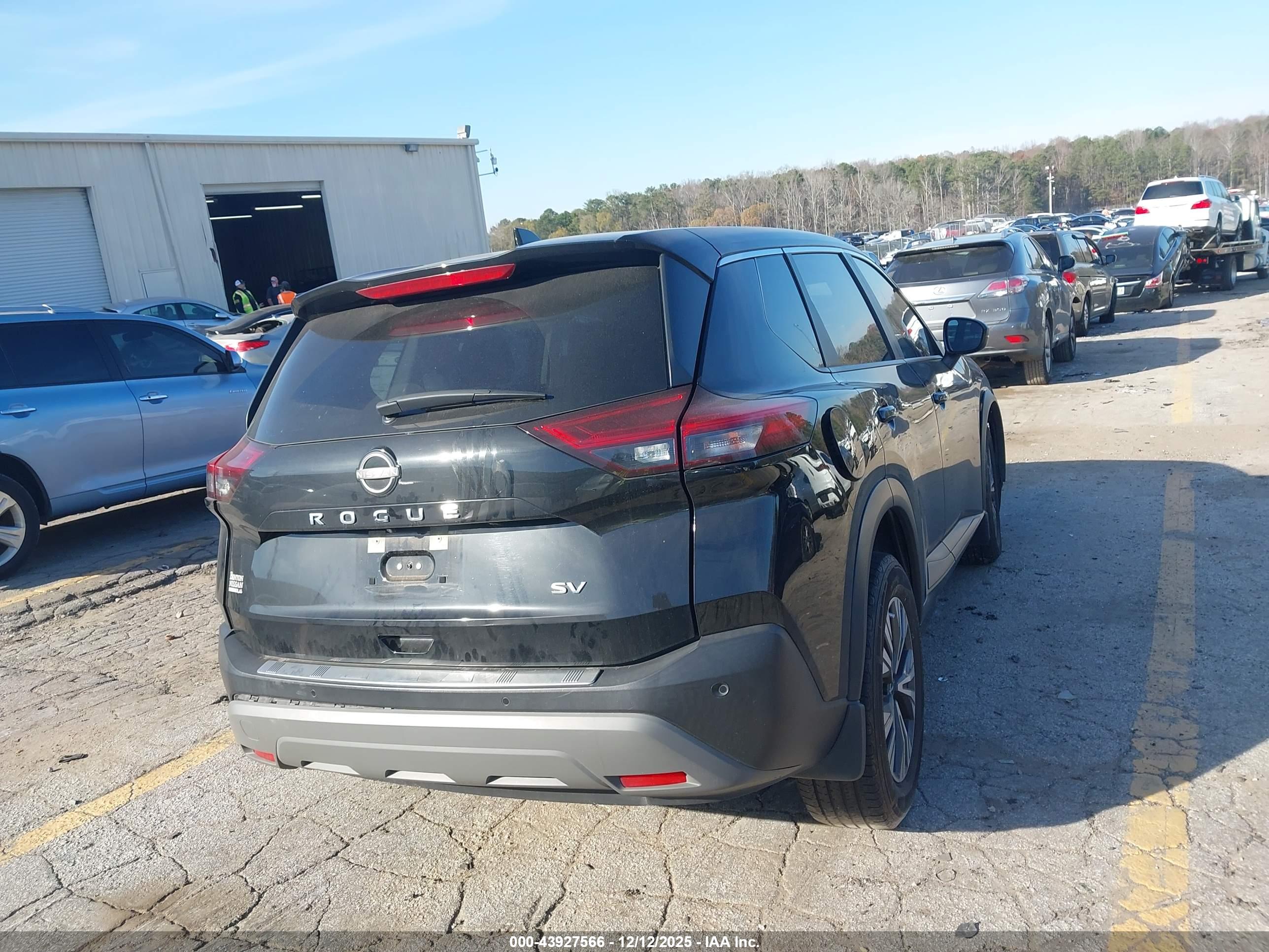 NISSAN ROGUE image 4