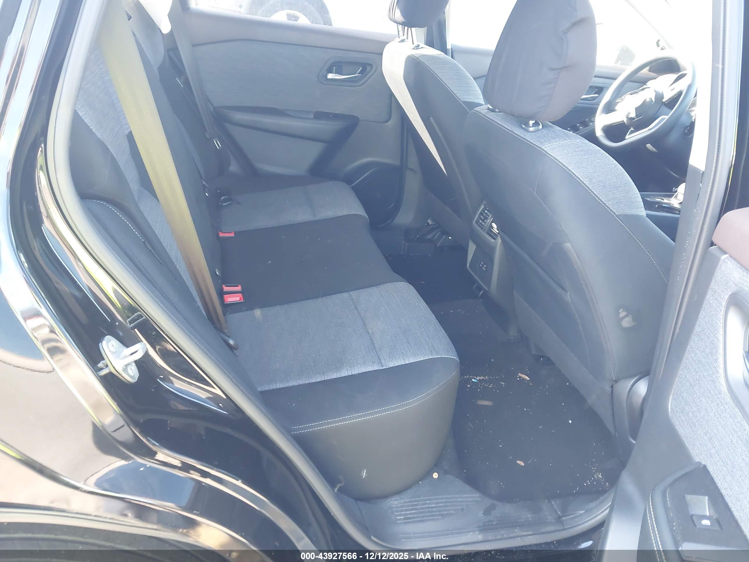 NISSAN ROGUE image 8
