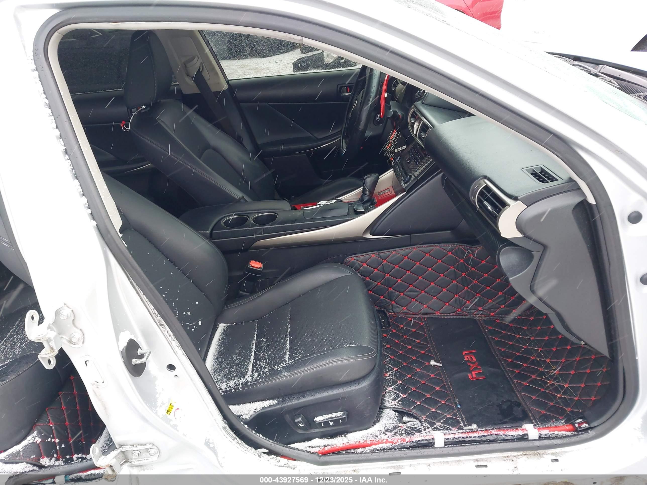 LEXUS IS image 5