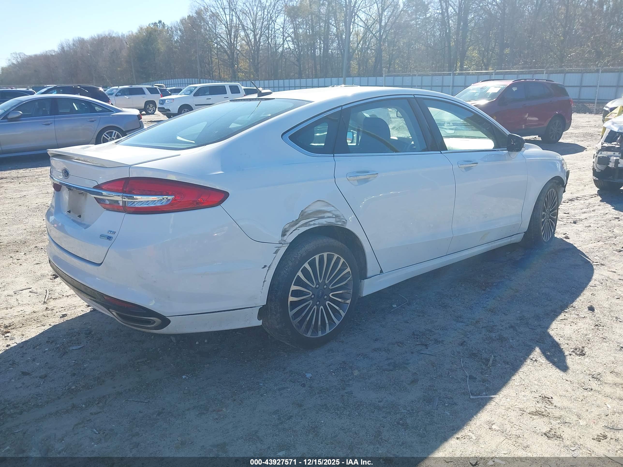 FORD FUSION image 4