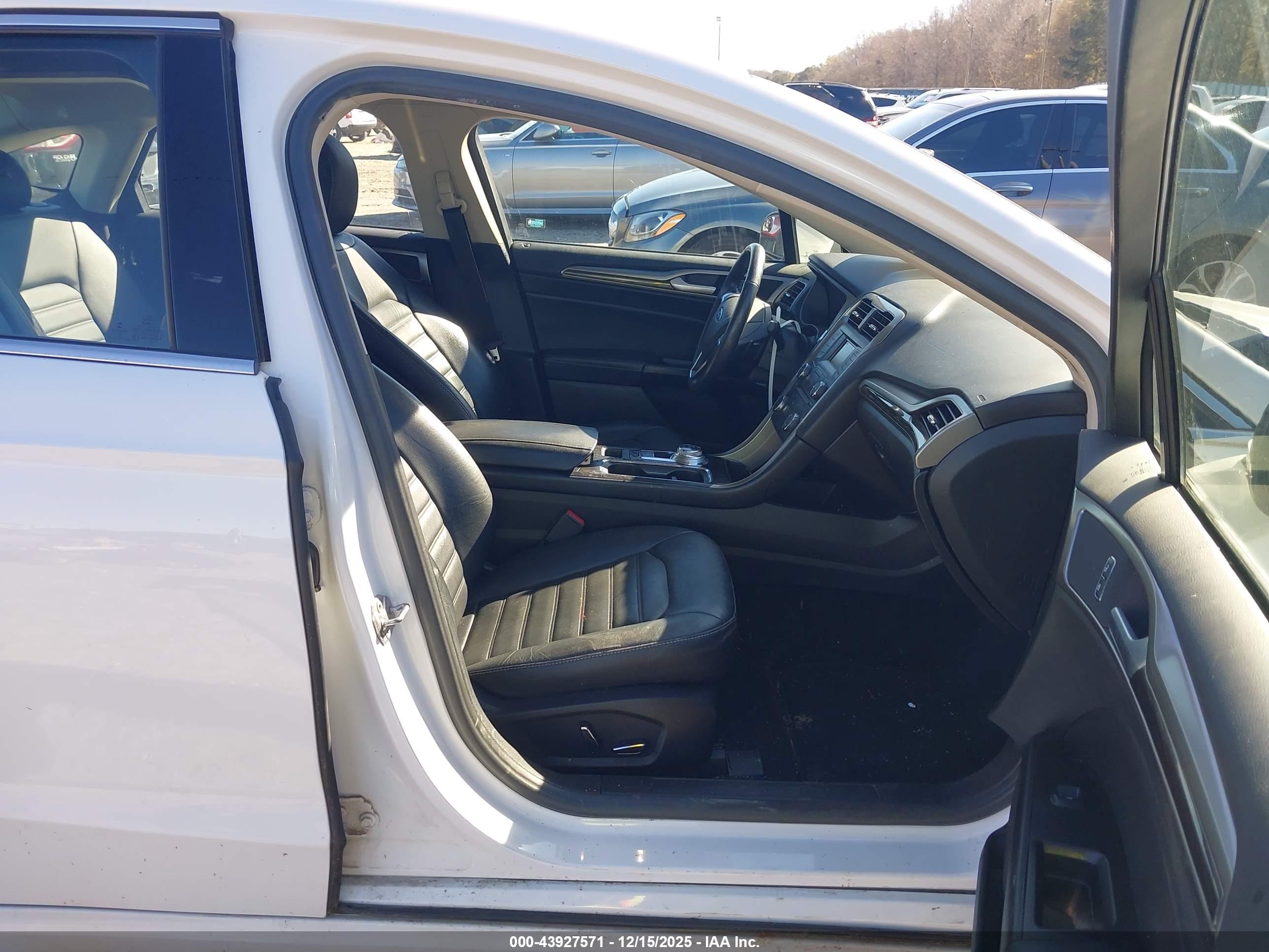 FORD FUSION image 5
